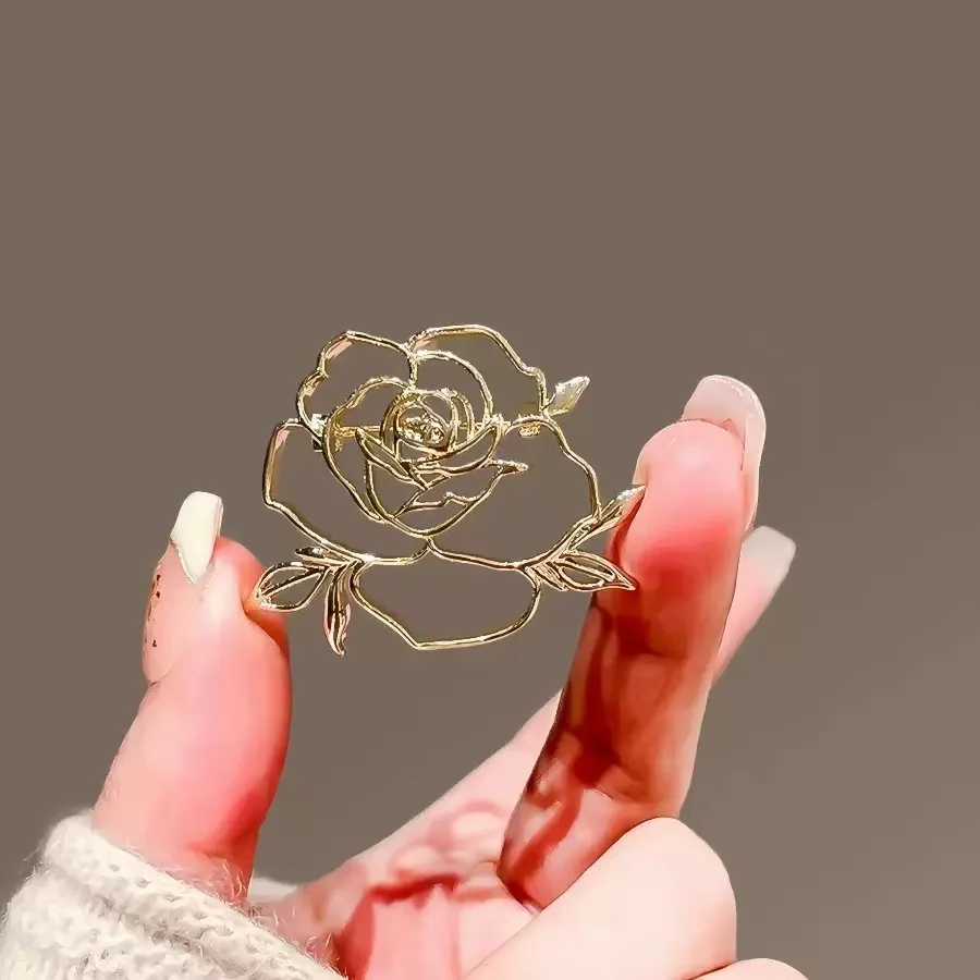 Fashion Hollow Rose Flower Brooches For Women Men Elegant Metal Pin Exquisite Camellia Flower Brooch Suit Clothes Accessory Gift