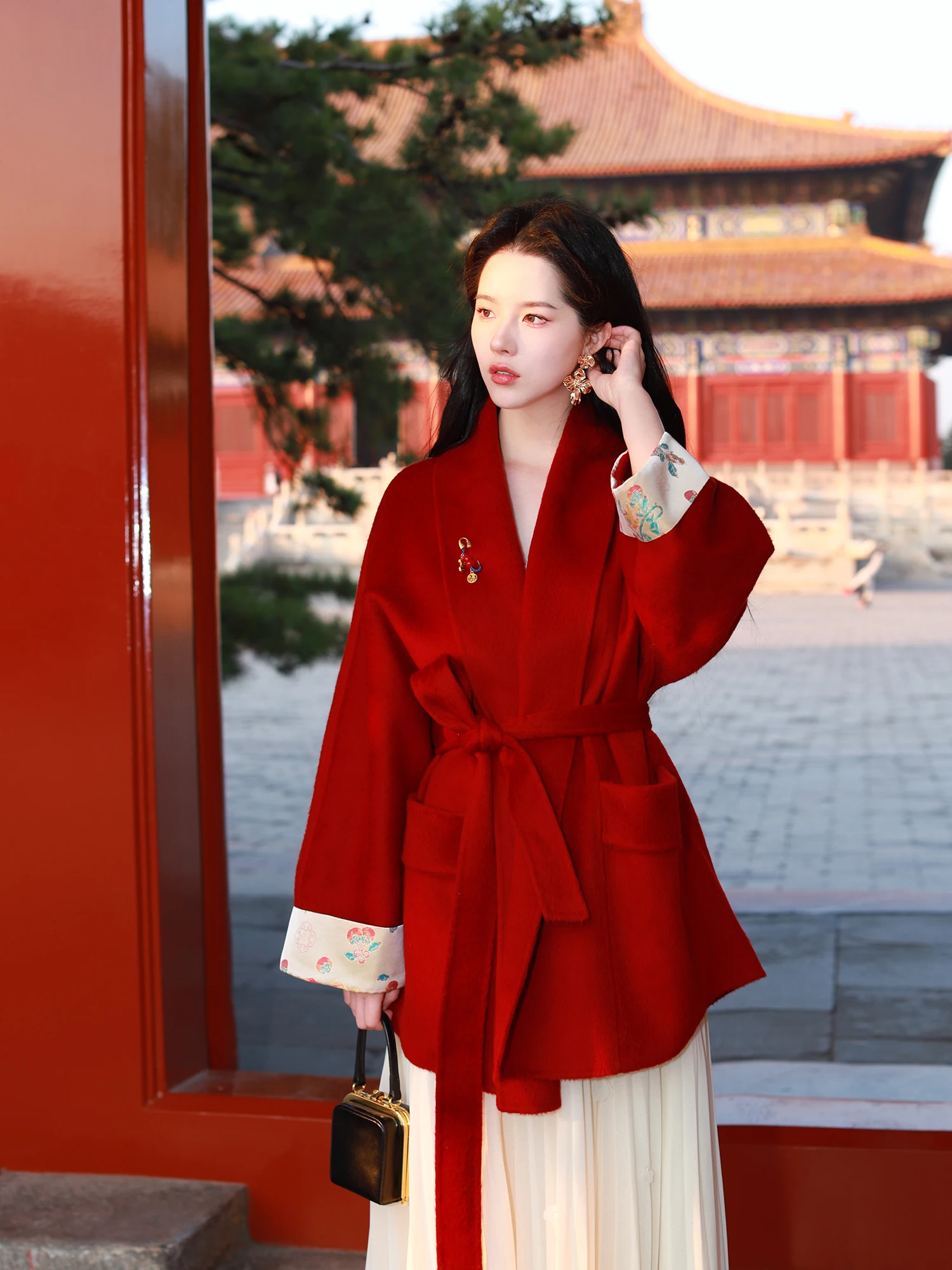 

Новое китайское двустороннее шерстяное пальто-кафтан с поясом и цветочной вышивкой, полностью из шерсти, для молодых женщин, зимняя мода