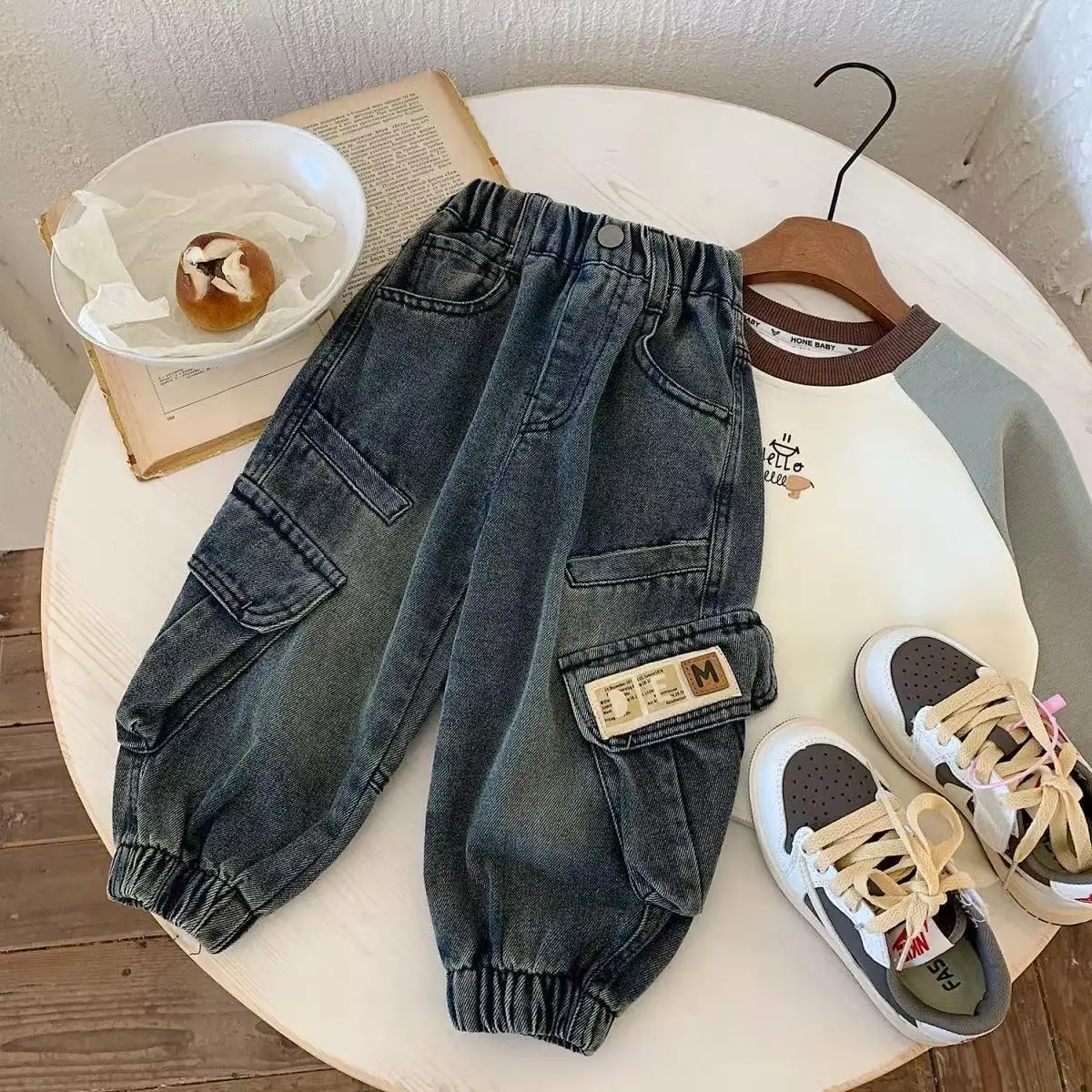 

Spring and Autumn Children's Jeans New Fashionable Loose Casual Pants for Boys and Girls With Large Pockets Versatile Jeans