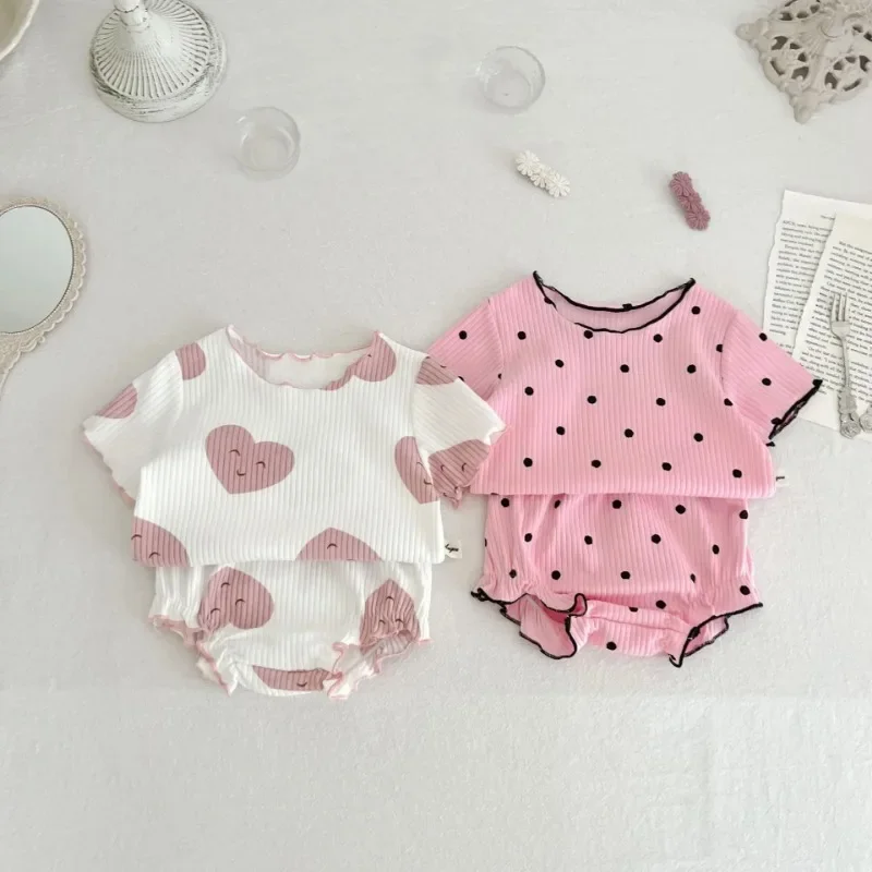 2024 New Baby Girl Set di vestiti a maniche corte Cute Heart Print Infant Girl outfit Toddler Baby Summer T Shirt + Shorts 2 pezzi Suit