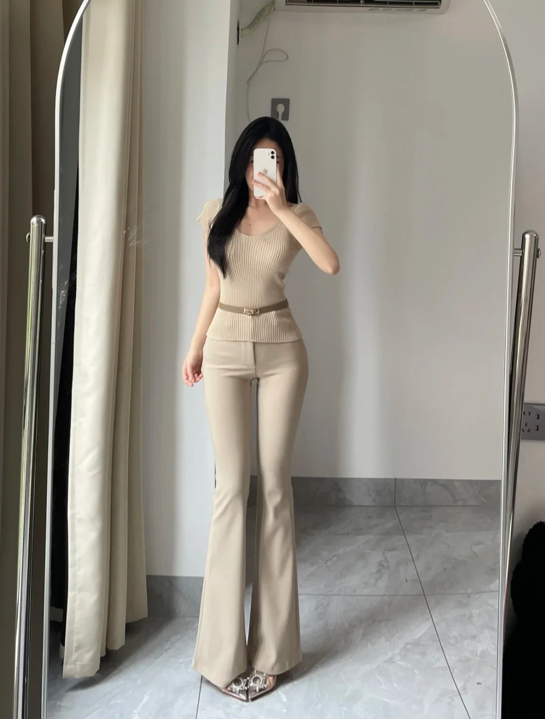 Koreanische Sle V-Ne Khaki Farbe Slim Fit Sommer Dünne oulder Kleine Flng Sve T-shirt Vielseitig Top Pendeln Sle reine Farbe
