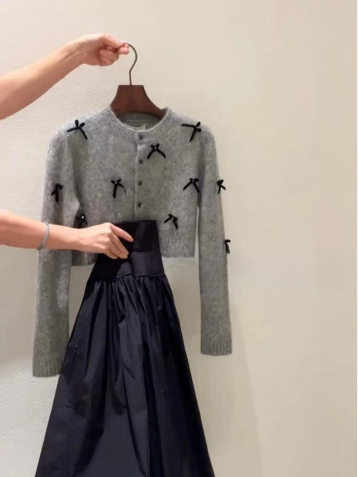 

Gray Knitted Sweater And Skirt Set with Knot Autumn Fashion Women's Clothing Korean Style Commute Polyester Fiber