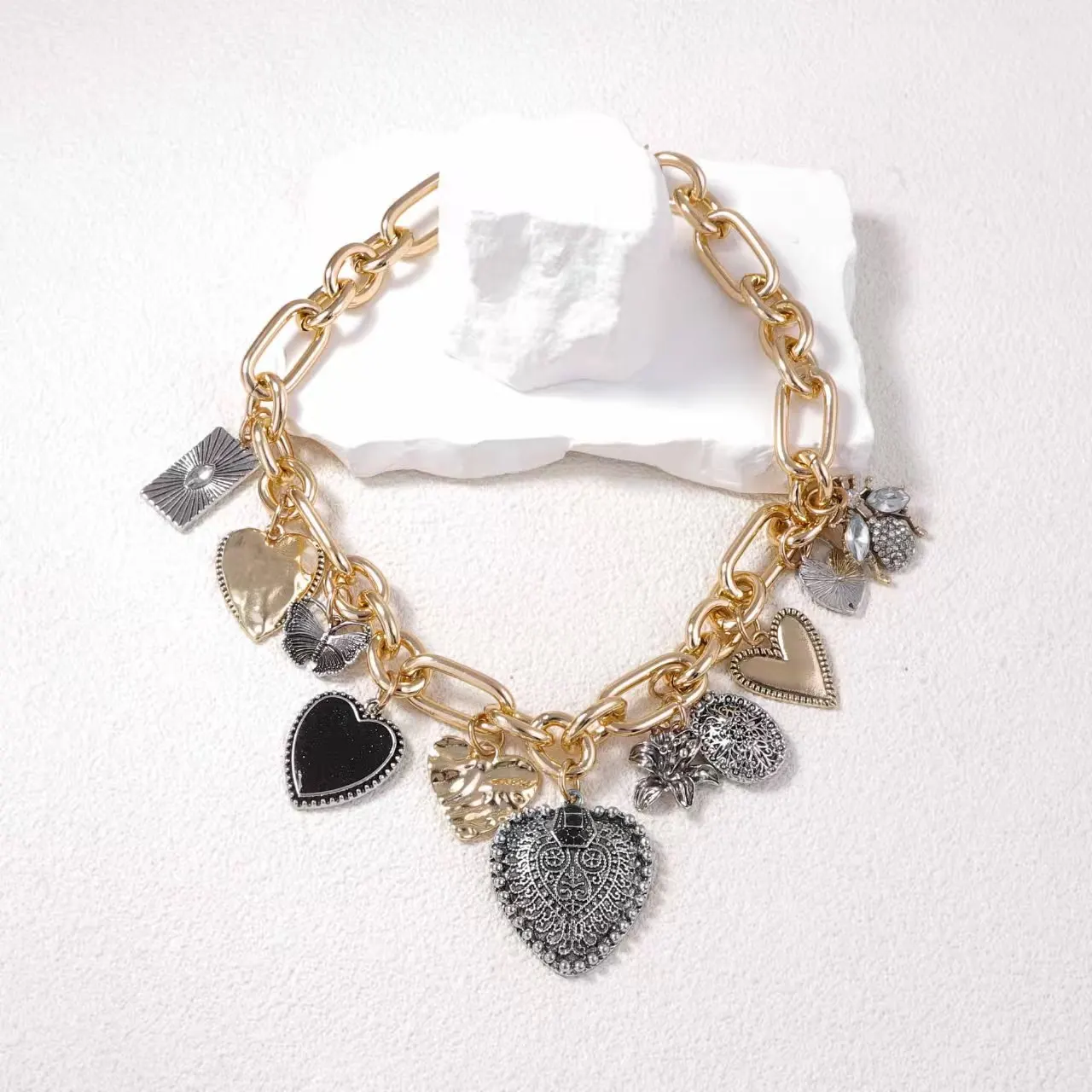 Z Vintage Necklace - Heart & Butterfly Element Chunky Chain | Sweet Cool Style Personalized Choker for Women M819