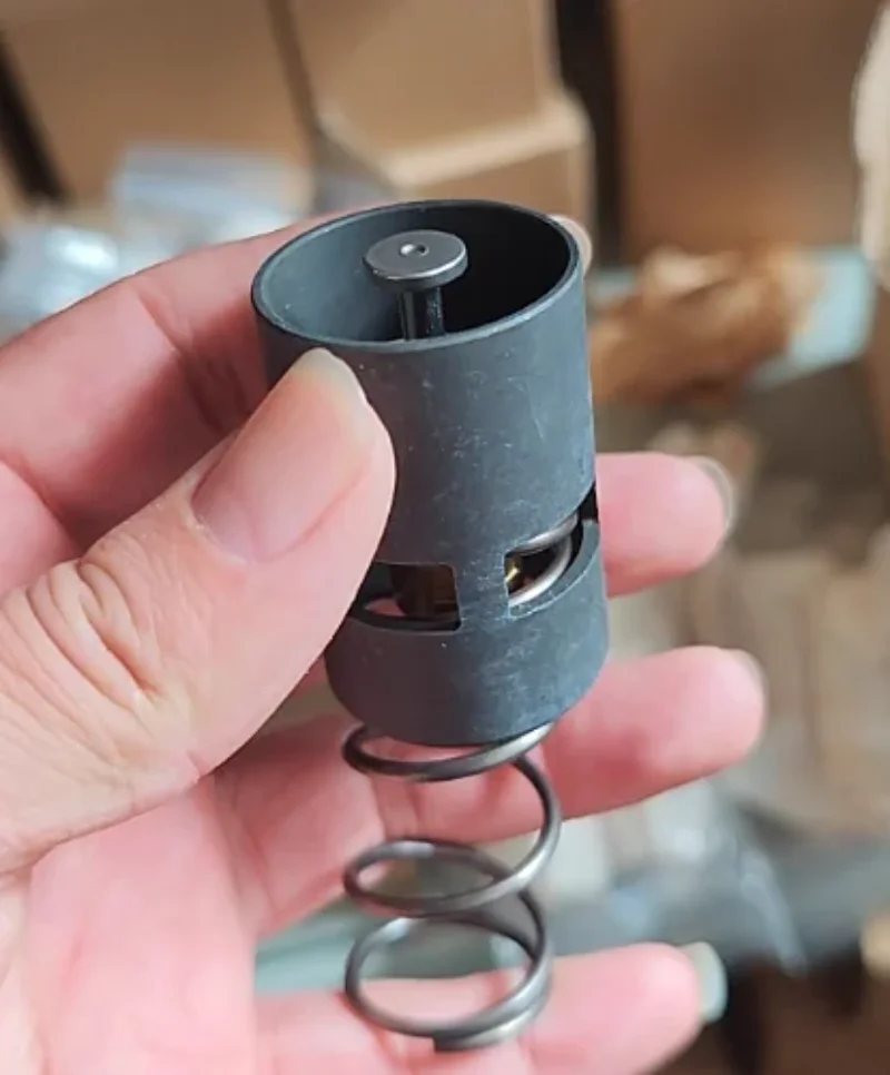 

Клапан регулировки температуры воздушного компрессора сначала открывается до 80 градусов Цельсия и полностью раскрывается до 95 градусов Цельсия.