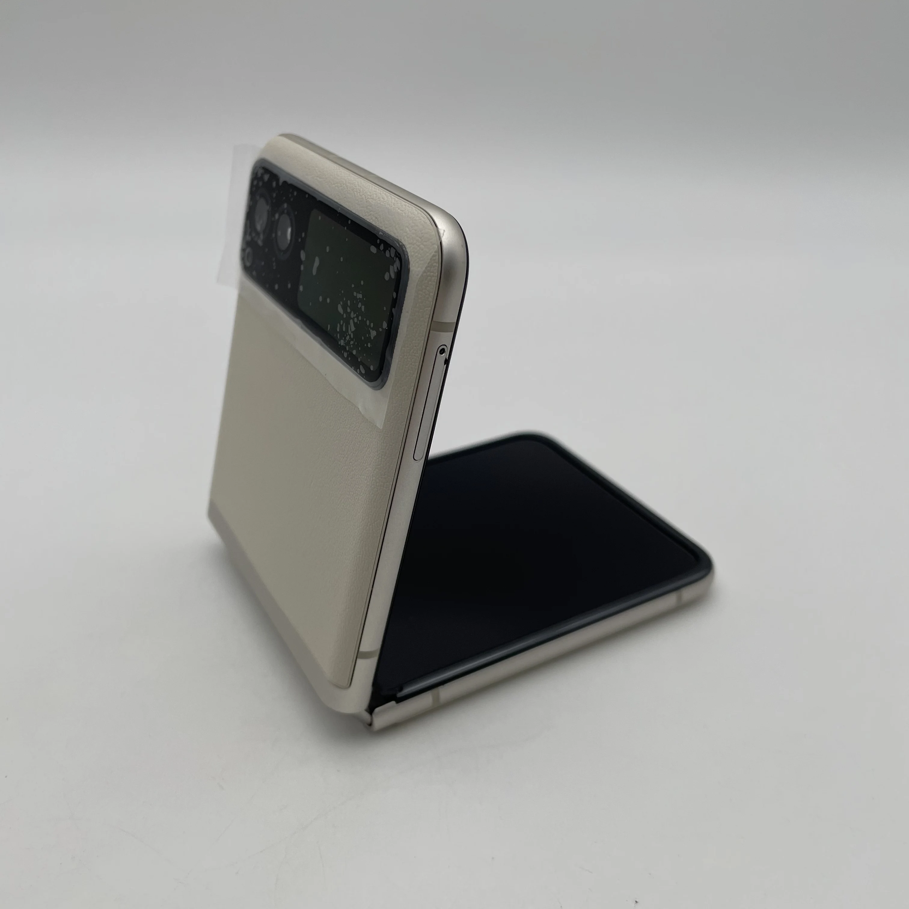 هاتف موتورولا رازر 40 5G XT2323 الذكي وحدة المعالجة المركزية كوالكوم سنابدراجون 7 Gen1 شاشة 6.9 بوصة بصمة أندرويد 13 هاتف مستعمل