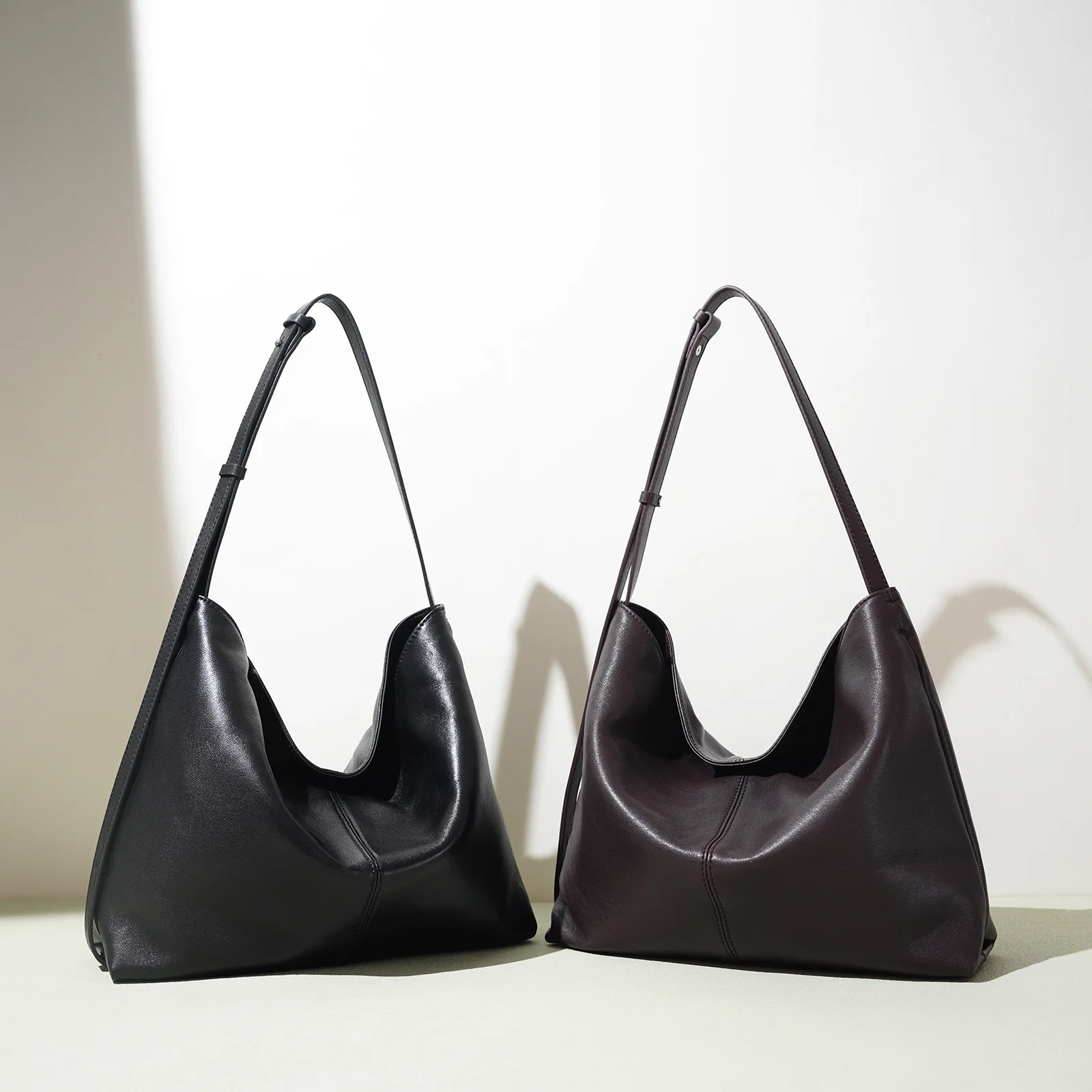 2025 New Lambskin Leather Tote Bag Quality Texture Commuting Shoulder Bag Unique Slouchy Style Large Capacity Women's Handbag