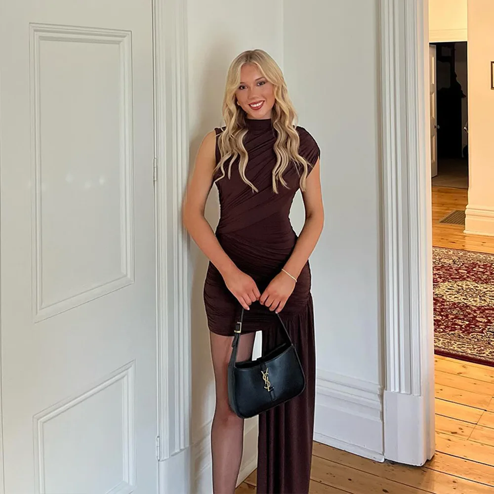 เดรสสีพื้นเรียบง่ายสไตล์ Y2K แต่งระบายเซ็กซี่ คอเต่า แขนกุด ทรงเอวสูงแบบไม่สมมาตร จับจีบ  ชุดราตรี