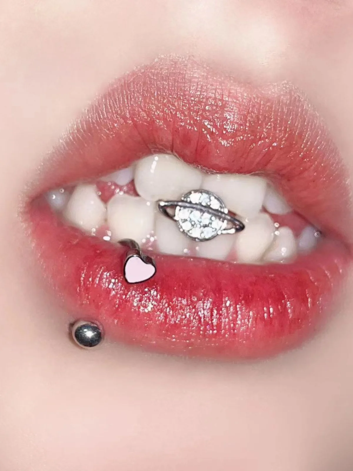 piercing-de-lingua-brilhante-em-aco-titanio-anel-labial-feminino-joia-da-moda-com-diamantes-embutidos-planeta-piercing-moderno-sexy-e-estiloso