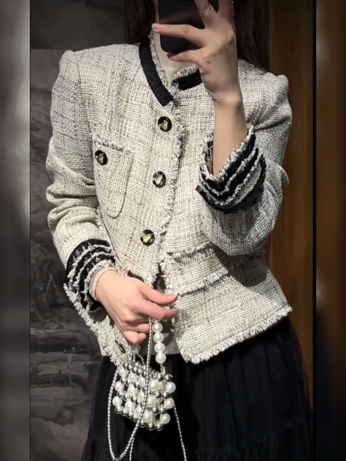 

Женская приталенная короткая куртка-жакет бежевого цвета с круглым вырезом, весна 2026, новая коллекция, для повседневной носки, на пуговицах