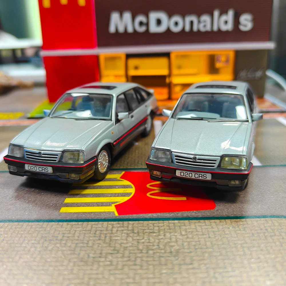 

2Pcs 1:43 Scale Opel MK2 UK Alloy Simulation Car Model Classic Adult Collection Static Display（Secondhand No box）