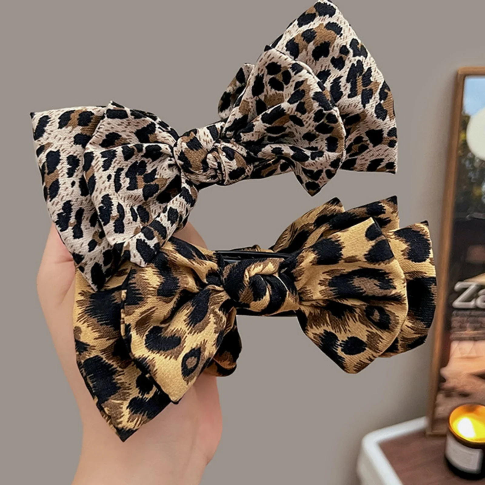 قطعة واحدة من إكسسوارات الشعر الفاخرة ذات القوس المطبوع على شكل الفهد مناسبة للنساء لارتدائها #5