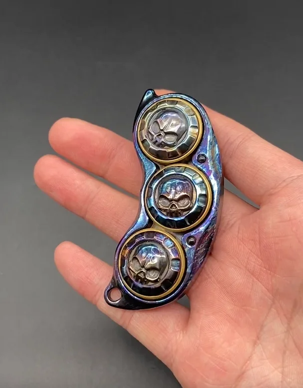 

TK Pea Pod Storm Titanium Push Card Fingertip Gyroscope