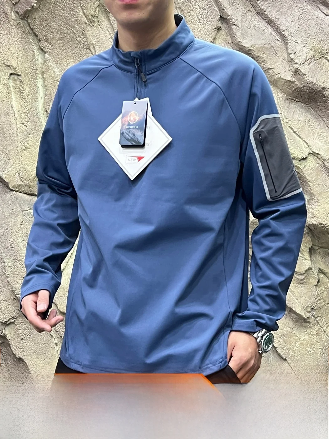 Seamless Outdoor Men's T-Shirt with Integrated Training System Sealed Arm Bag Half Zip Comfortable Elastic Casual Style