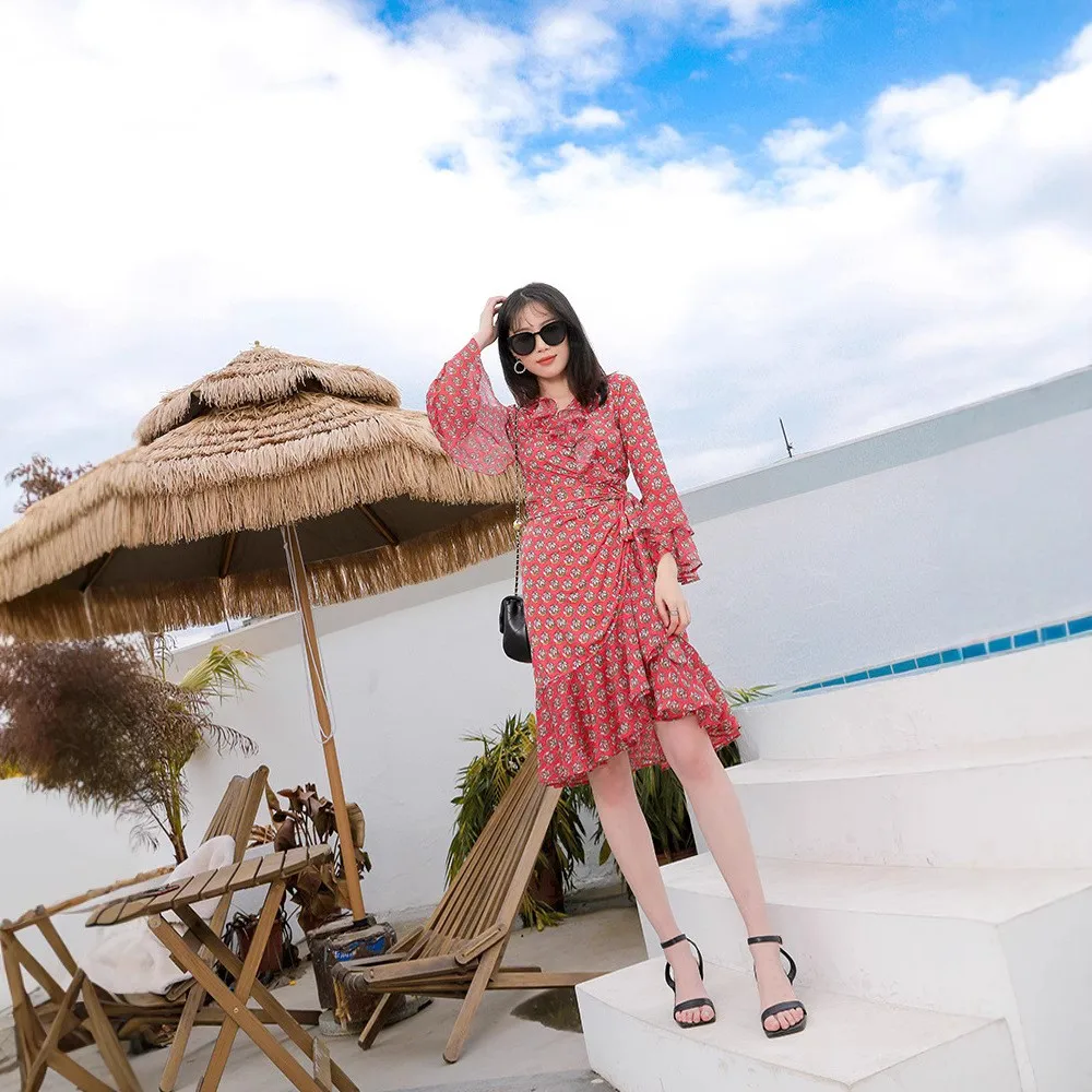 Vestido E de Verão em Uma Peça com Mangas Sino e Barra em Camadas, Design Emaecedor em Tecido de Poliéster para Uso ...