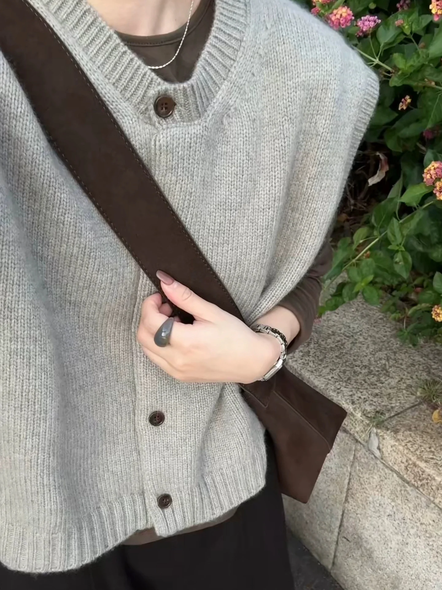 

Ele вязаный жилет на одной пуговице, однотонный кардиган, модный осенне-зимний утягивающий многослойный модный художественный кардиган