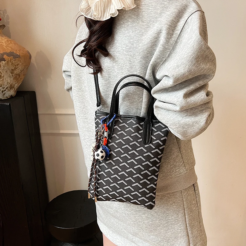 

Minimalist Luxury Bucket Bag with Sculpted Silhouette and Magnetic Drawstring for City Explorations Exuding Architectural