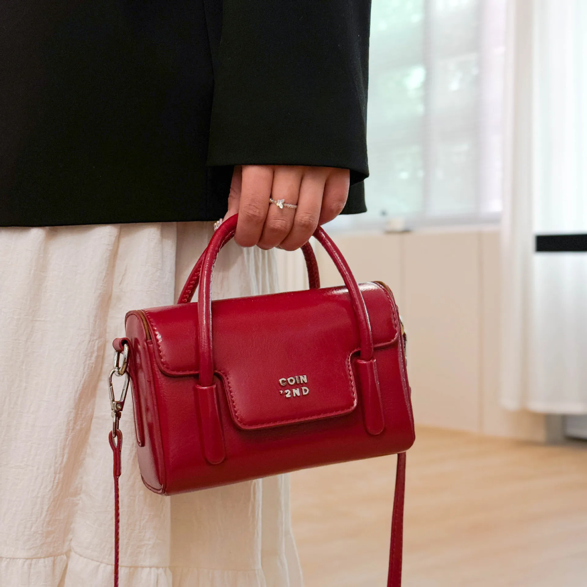 

Niche design high sense portable small square bag women 2025 new fashion retro versatile shoulder messenger bag