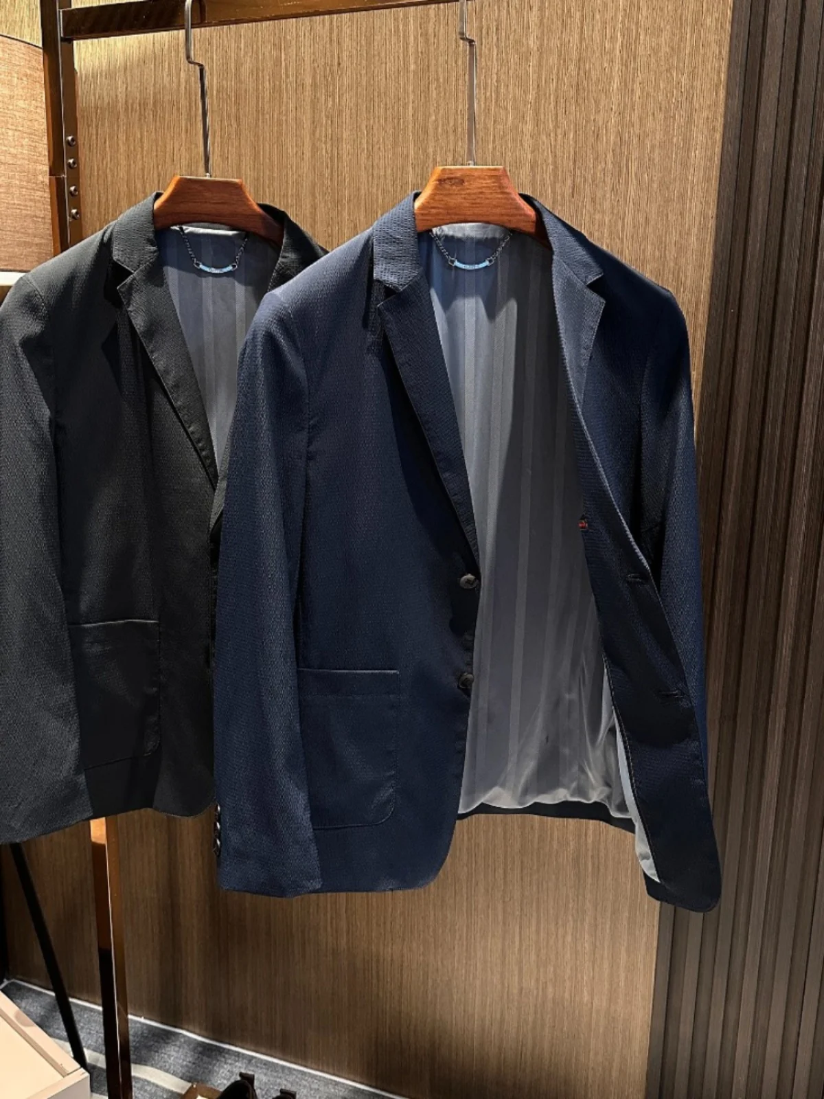 

Мужской повседневный костюм Slim Fit, легкий, весенне-осенний, однотонный, универсальный, деловой, повседневный, из полиэфирного волокна, с длинными рукавами, на двух пуговицах