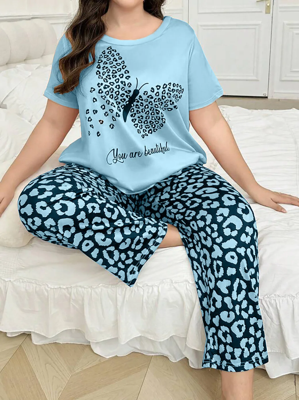 

Plus size short-sleeved crew neck set pajamas