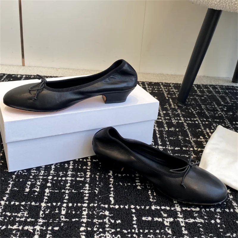 The Brand New Retro Flat Shoes Are Made of Smooth and Soft Sheepskin Handmade by Hand, While the Ballet Flat Shoes Feature a Gen