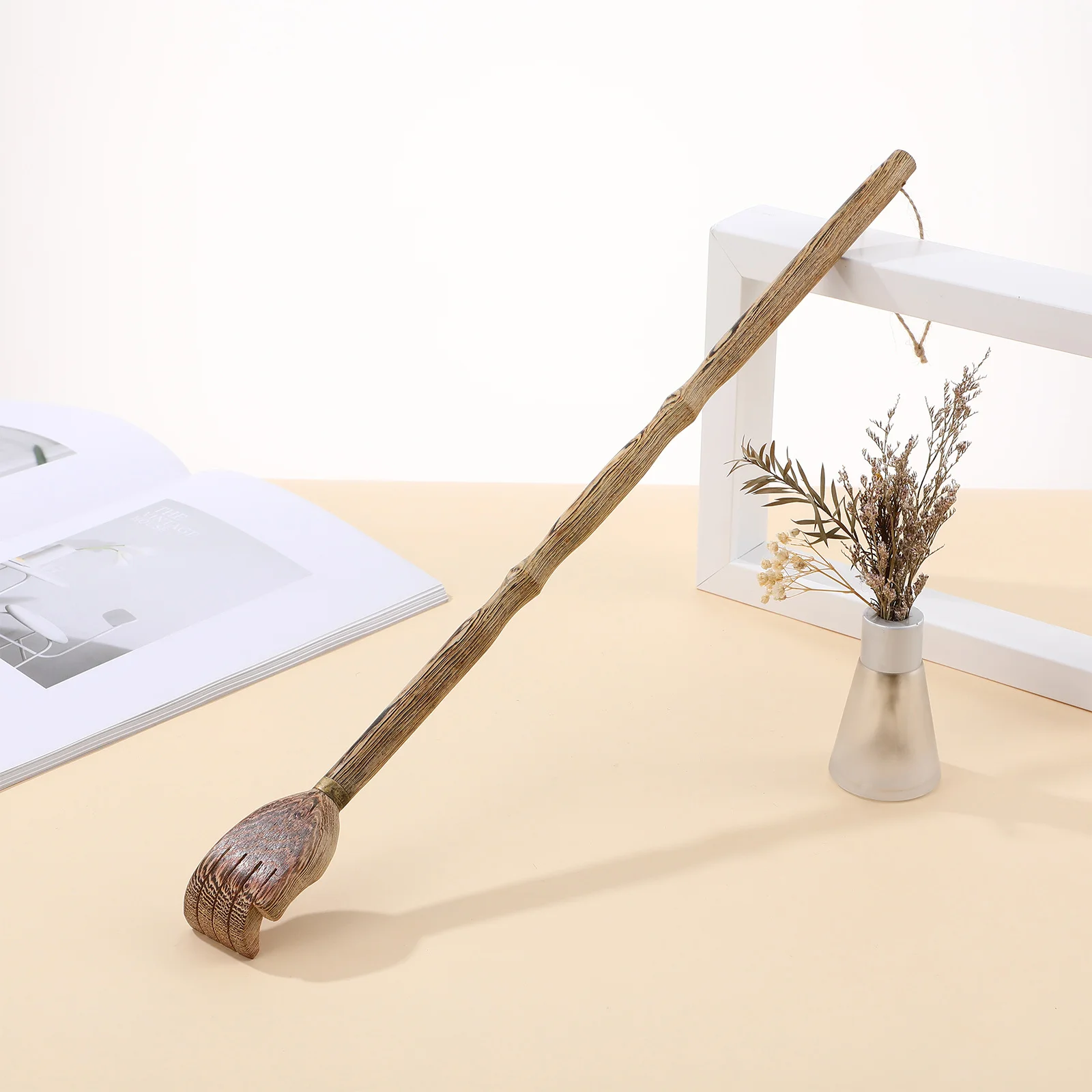 

Long Handle Wooden Back Scratcher Traditional Body For Itchy Relief Ergonomic Design Hanging Hole Natural Texture Wood