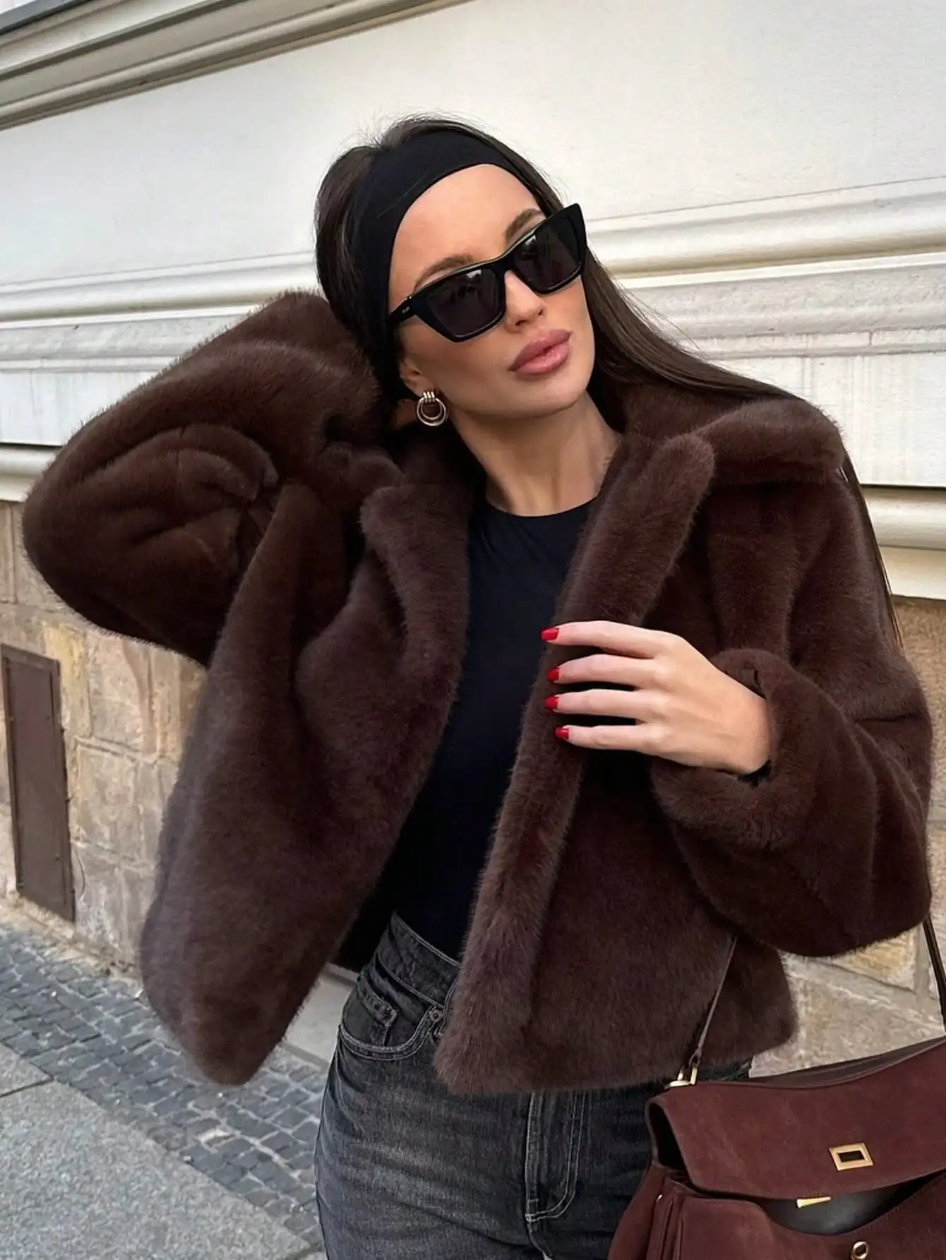 

Женская повседневная укороченная куртка из искусственного меха с отложным воротником, зимняя модная пушистая теплая куртка с длинными рукавами и карманами