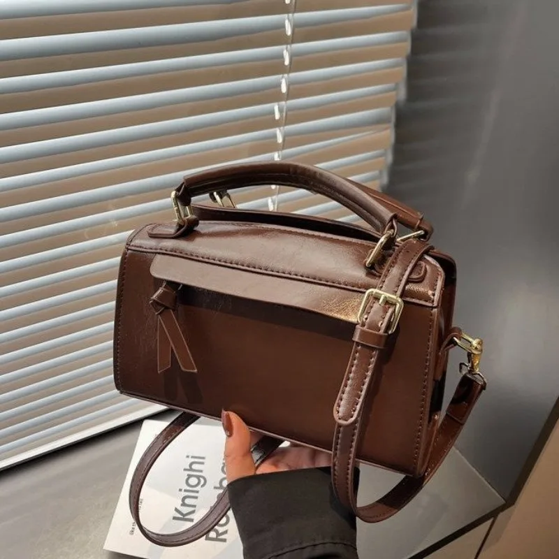 

Minimalist Unique Leisure Business Women's Shoulder Bag Fashionable Letter Logo Large Capacity Diaper Bag Best Superstar Show