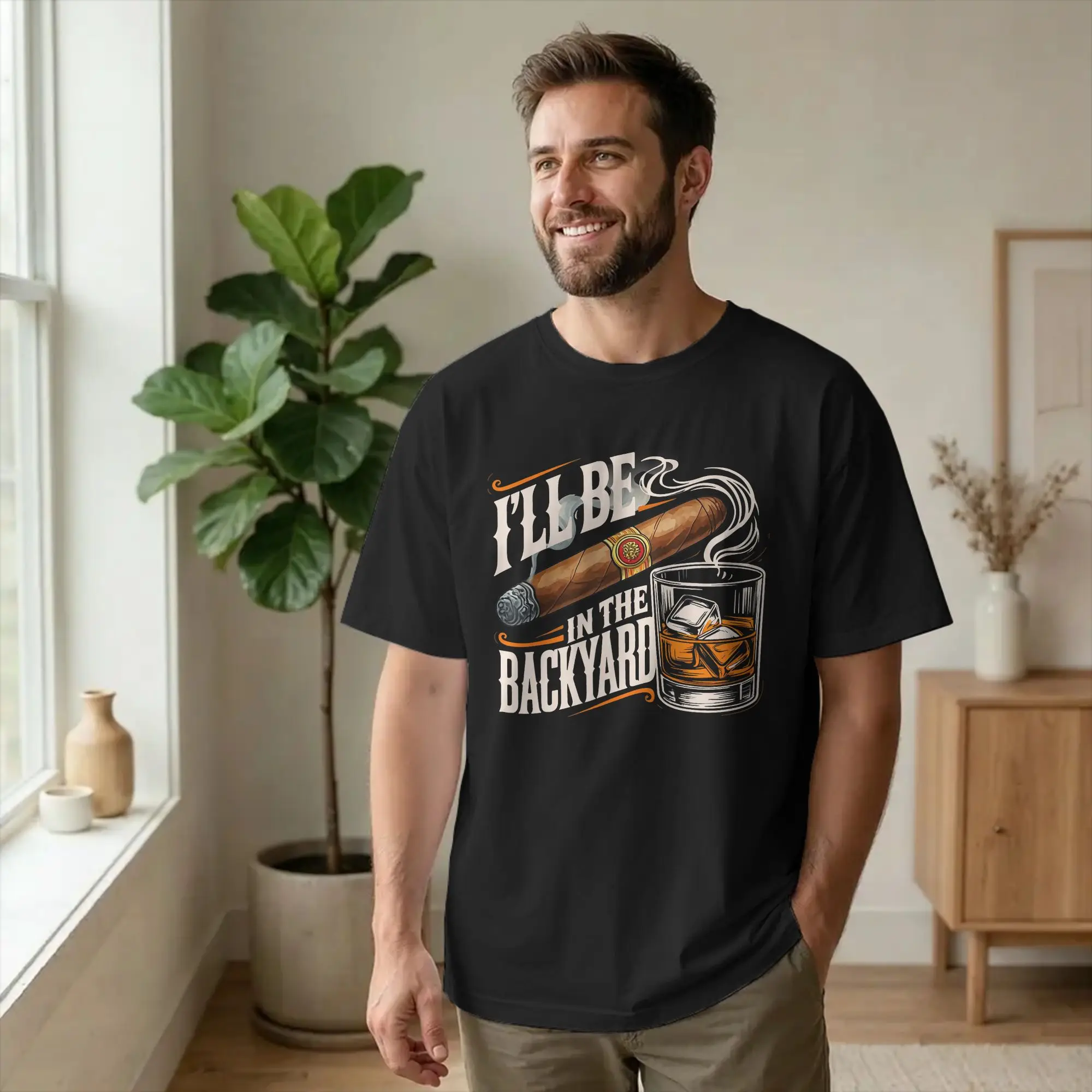 Herren-T-Shirts „Be in Backyard“, lustige Zigarren- und Bourbon-Baumwoll-T-Shirts, kurzärmelige Humor-T-Shirts, Merchandise mit Rundhalsausschnitt, Geburtstagsgeschenk