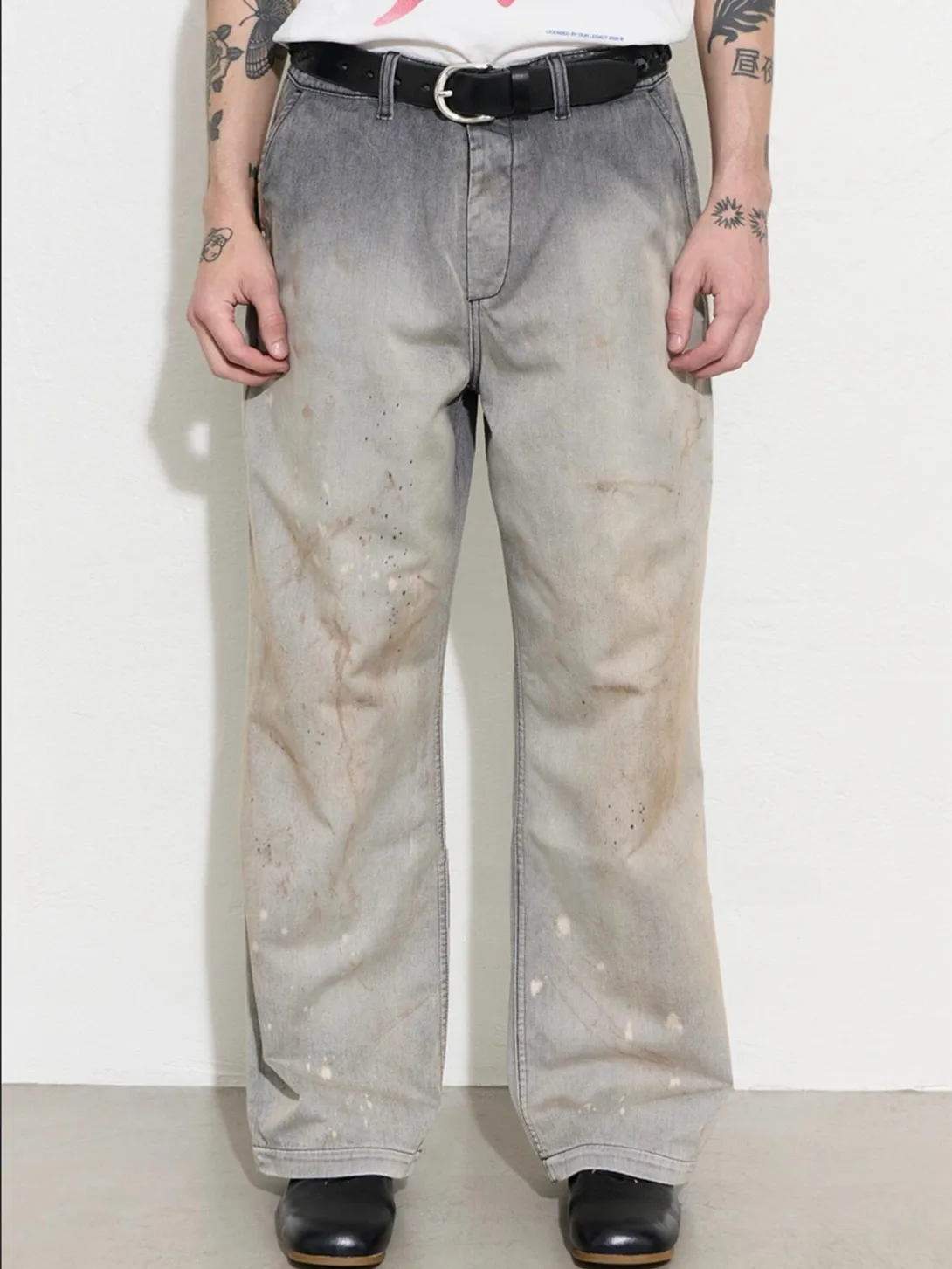 Nuestros jeans Legac Grey Rust Washed Ink Splash con efecto de cambio gradual