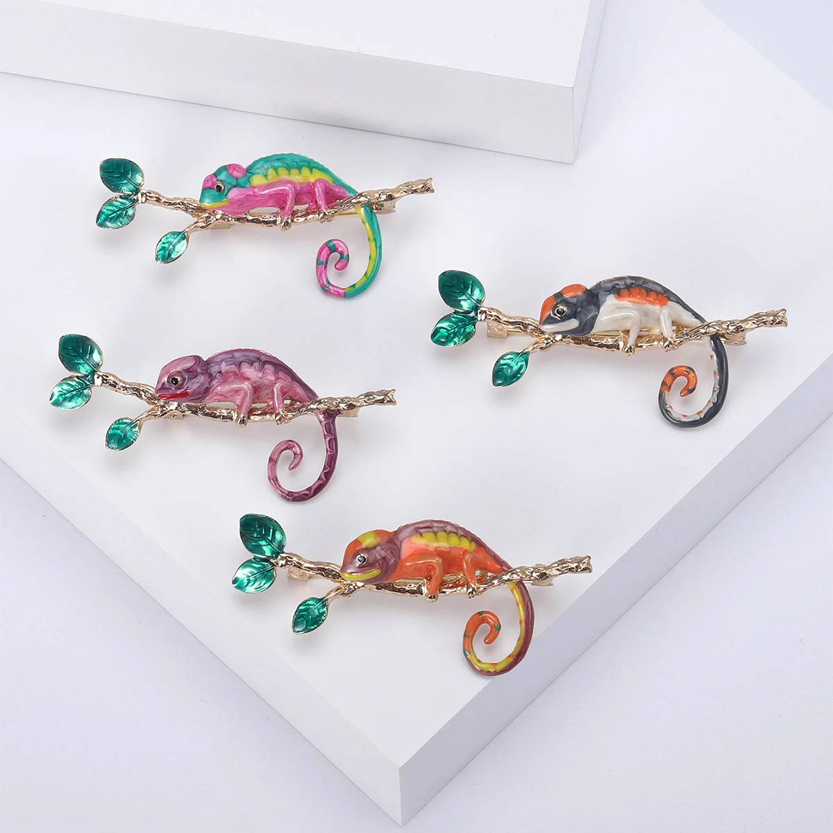 Rhinestone Chameleon Brooch for Women Unisex Enamel Lizard Pin Banquet Party Backpack Gifts Jewelry Accessories