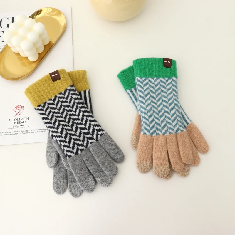 Retro Pattern Gloves Crochet Knitted  Warm Gloves Full Finger Autumn Winter Touch Screen Female Couple Gloves For Women