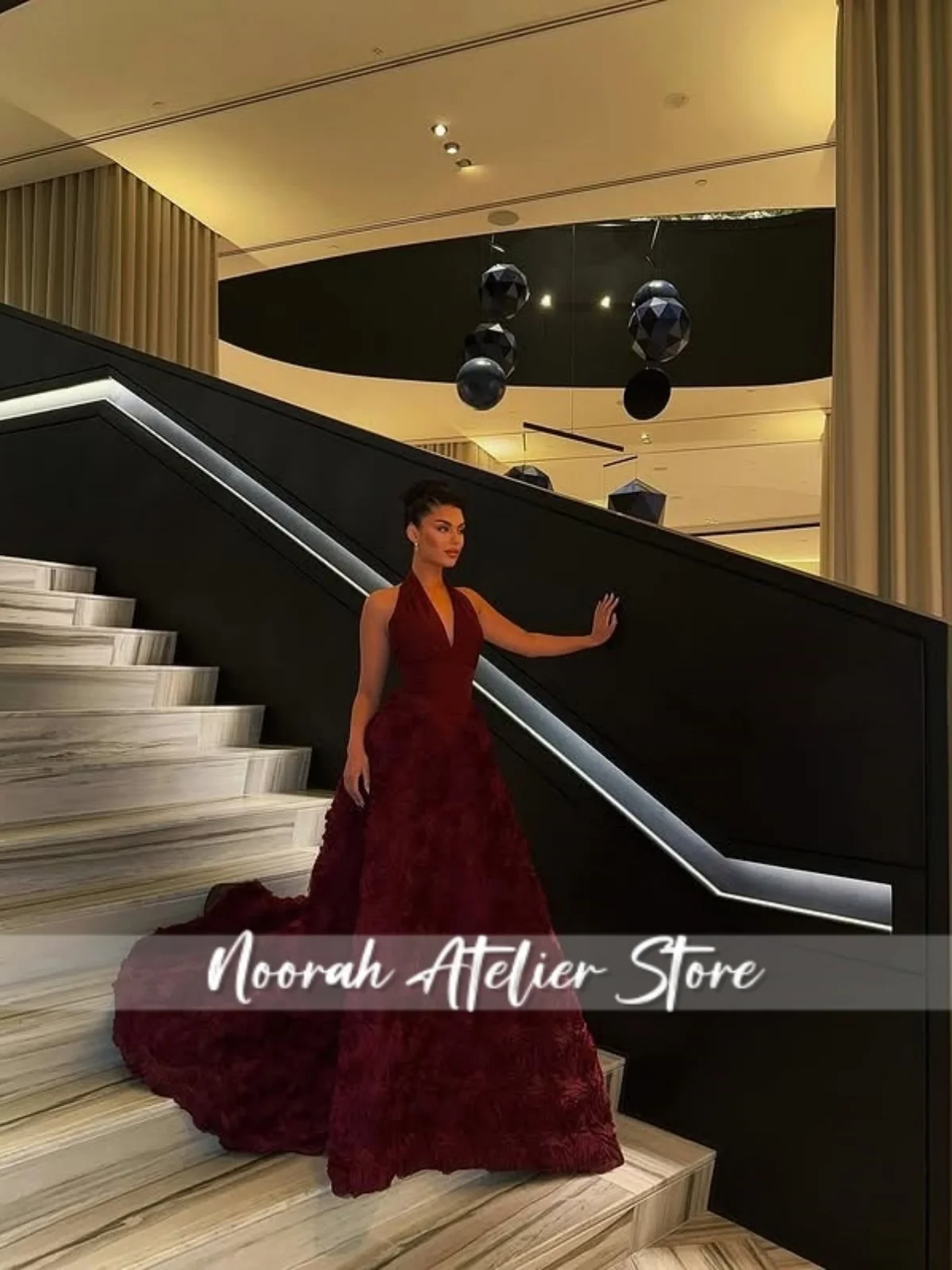 Abiti da sera sexy con fiori di rosa araba con scollo all'americana bordeaux V N Abiti da sposa con strascico Aline per il saudita 2025 personalizzati