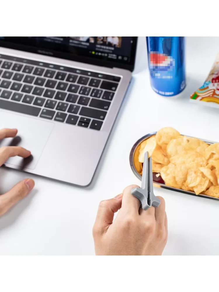 Clean Finger Snacks Chopsticks Free Hand Sticks Helper Gamers Eat Fruits Chips Sushi Food Chopstick Kitchen Gaming Tableware
