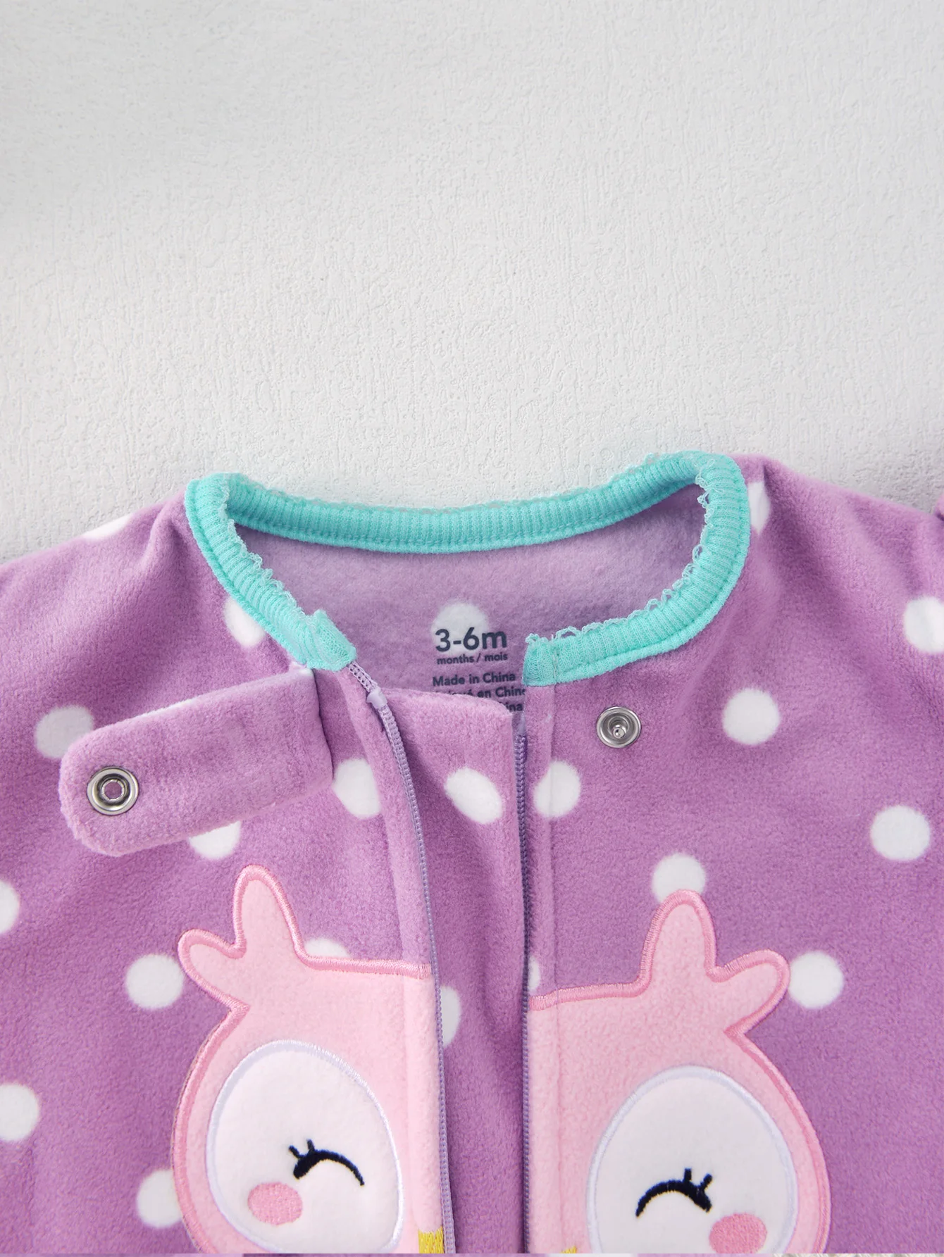 Baby-Mädchen Polar-Fleece Strampler mit Füßen, Herz-Polka-Dot-Druck, Niedliche Tier- und Buchstaben-Stickerei, Reißverschluss-Overall, Herbst-Winter-Babykleidung – Detail 6