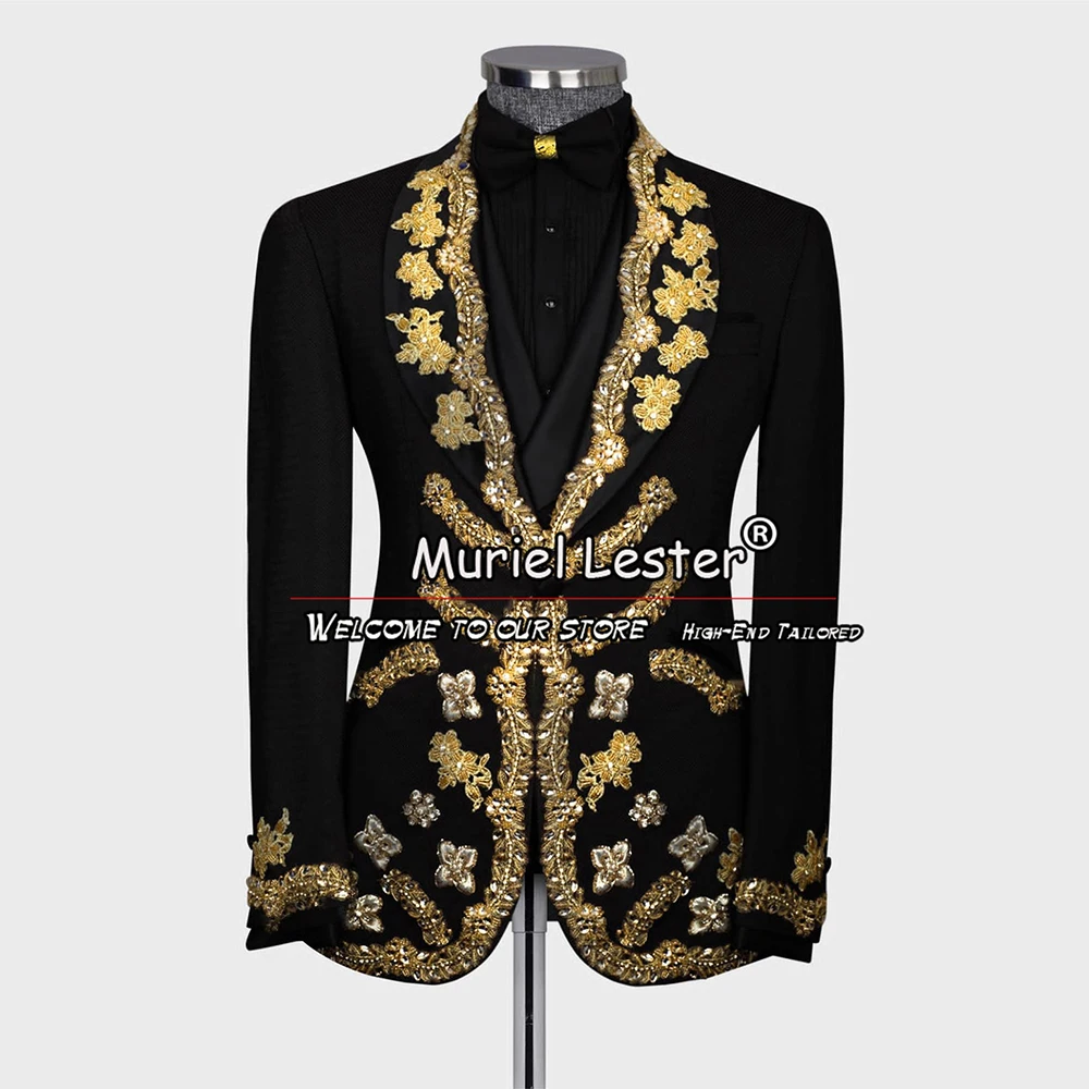 

Tailor-Made Wedding Suits For Men Gold Appliques Beading Blazer Set Banquet Prom Party 2 Pieces Coat Pants Latest Design Tuxedo