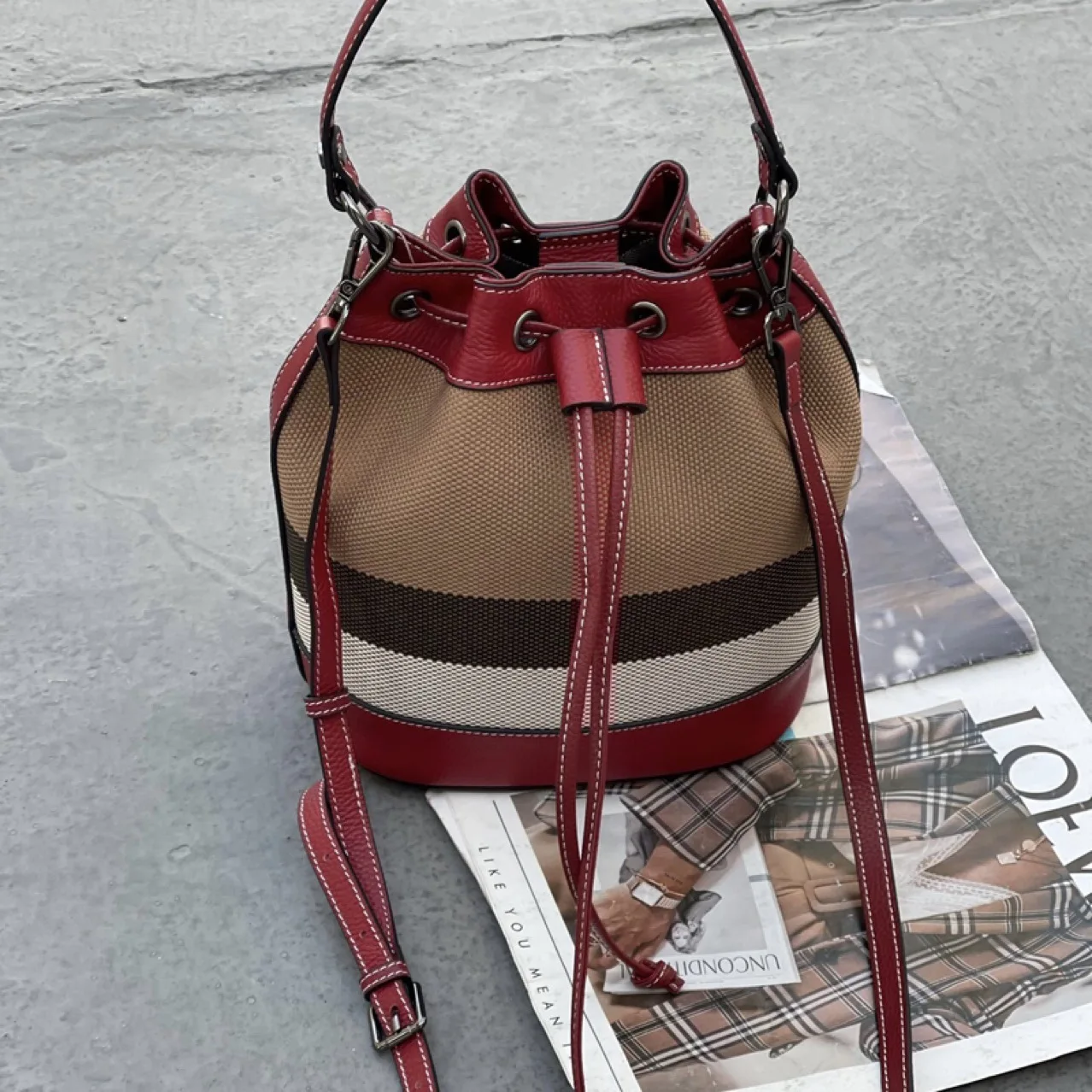 

Luxury 2025 Bucket Bag for Women, Spacious Premium Genuine Leather Tote with Plaid Detail, Casual & Versatile Shoulder Bag