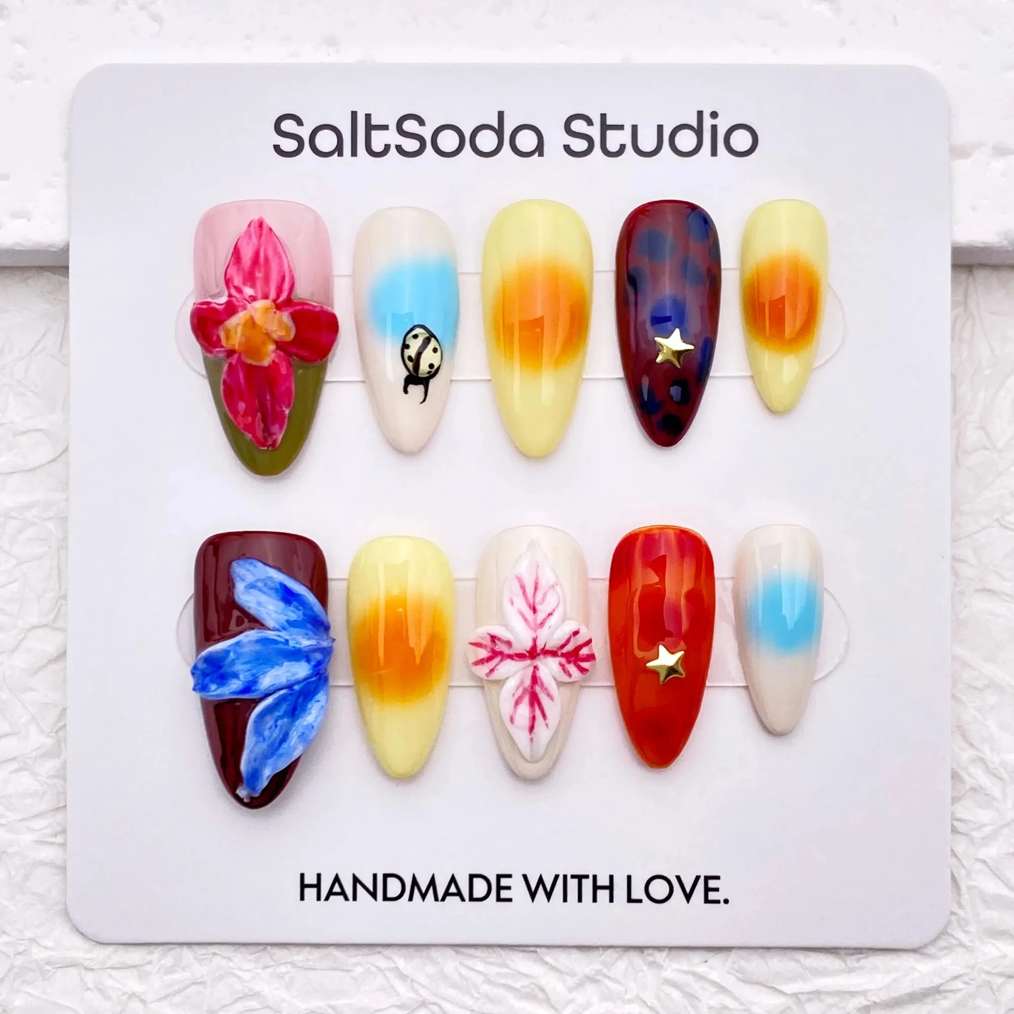 

3D cute flower French almond-shaped nail art, hand-painted false nails, hand-made custom nail art, reusable high-quality nails