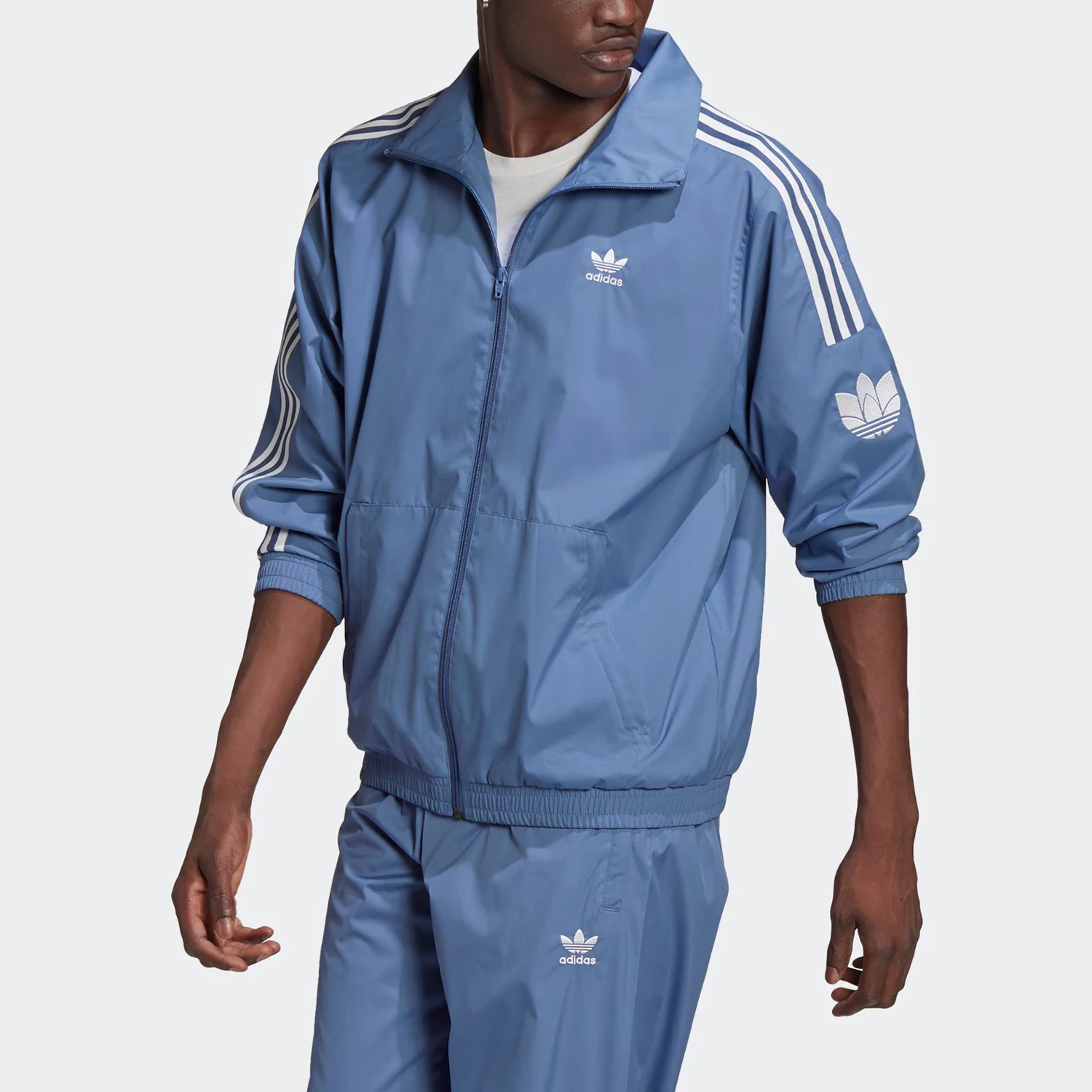 

Официальная мужская спортивная куртка свободного кроя Adidas с тканым воротником-стойкой и воротником-стойкой JM2715