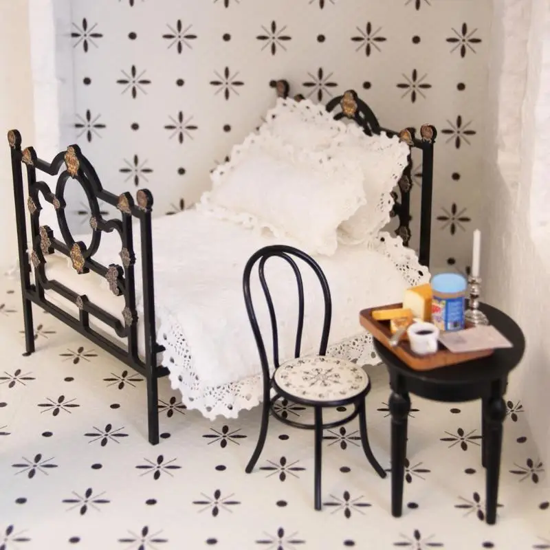 Iron Miniature Bed With Realistic Detail For Doll House Bedroom Furniture Enthusiasts And Collector Display Accessory A2UB