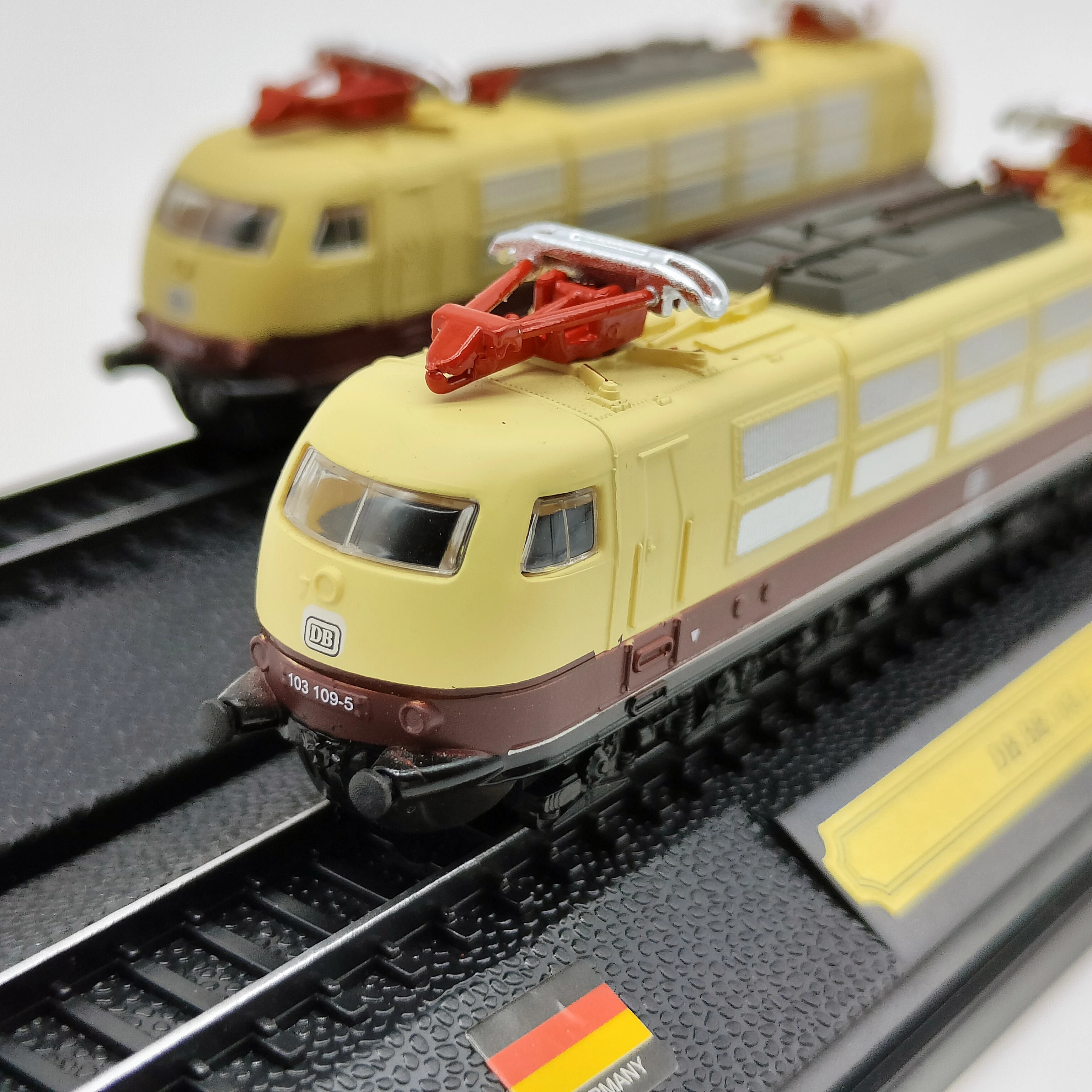 Exquisite Train Model Ornaments, German Db Br103.1 Train Model Retro Train Ornaments, Home Decorations, Suitable as Christmas and Halloween Gifts, Collectibles, Birthday Gifts