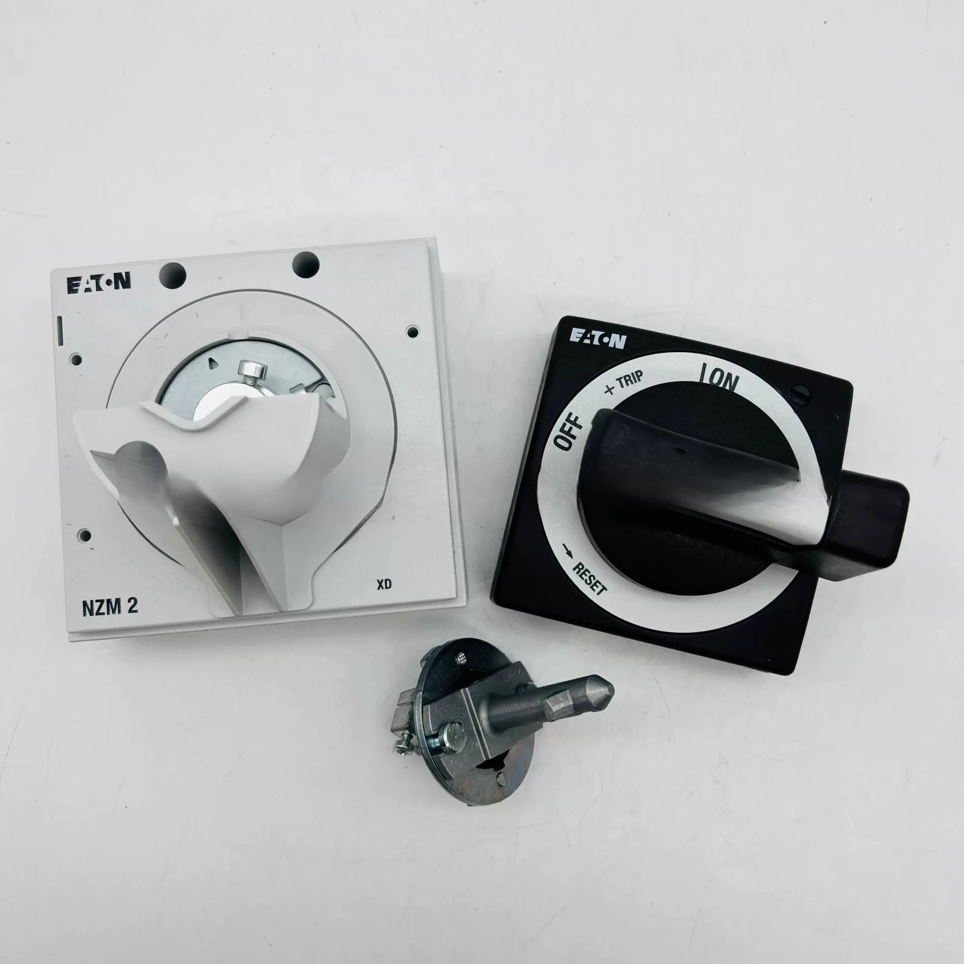 

EATON Eaton Muller, molded case circuit breaker NZM2-XTVD cabinet outer door linkage black handle, original brand new