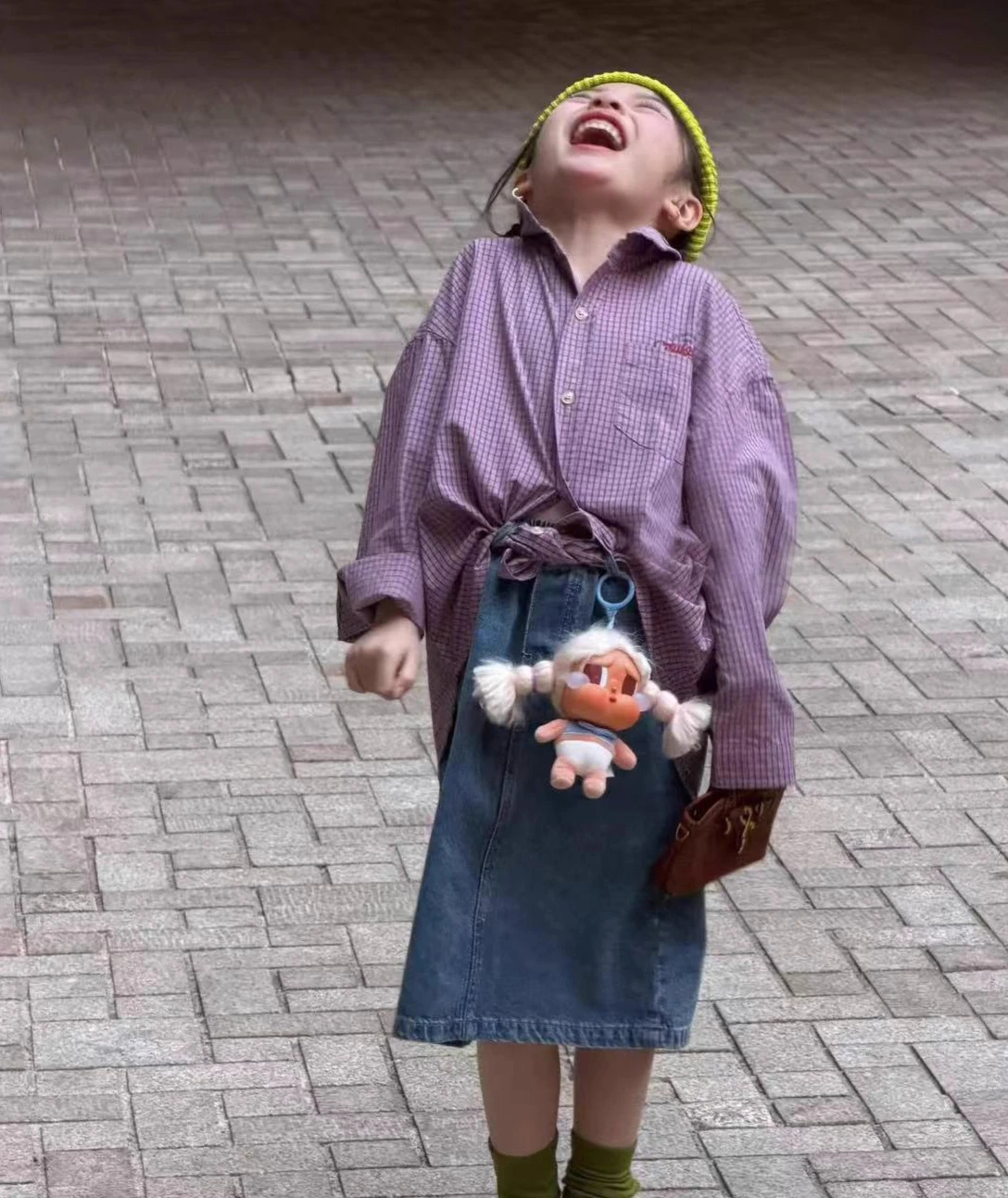 

Детская модная универсальная клетчатая рубашка с отложным воротником и длинными рукавами для девочек, весна-лето 2026, новая рубашка, свободный топ