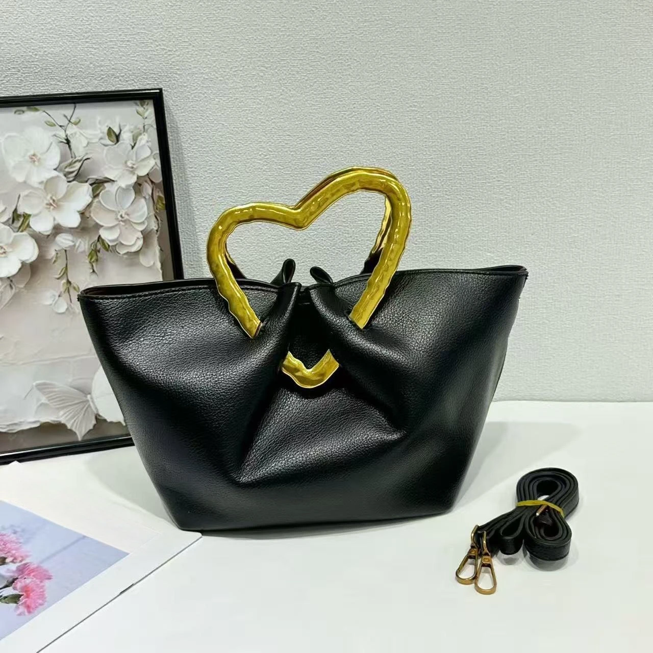 

2026 Trendy pu Leather Top Handle Handbag Purses Fashionable Clutch Purse for Party Cloud Shape Shoulder Crossbody Bag