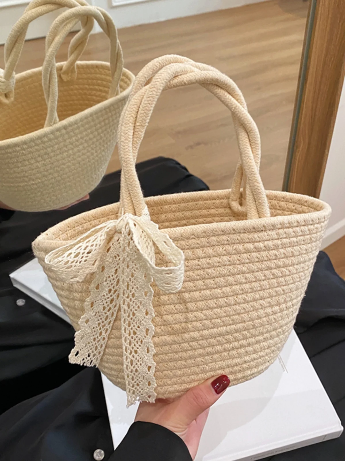 New Fashionable Straw Woven Tote Bag Women's Versatile Holiday Beach Bag Country Style Handheld Basket Storage Bag