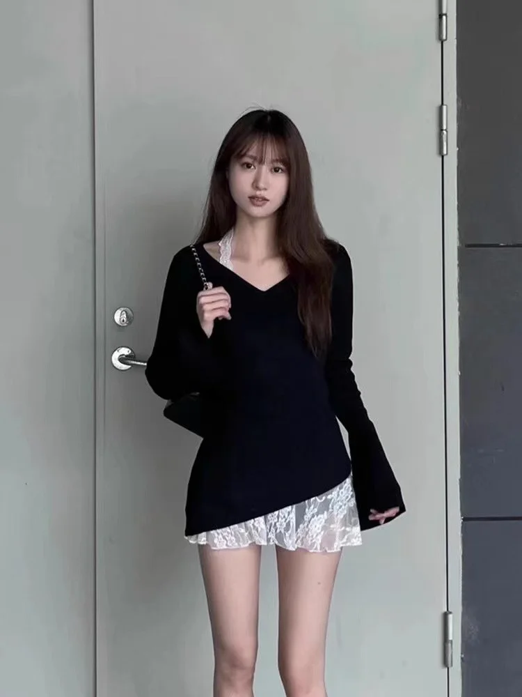 

Женский комплект из кружевного укороченного топа и юбки, весна 2026: асимметричный, с длинным рукавом, V-образным вырезом, дышащий, комфортный, повседневный, модный