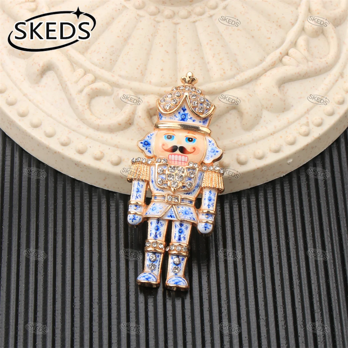 SKEDS Blue and White Porcelain Style Nutcracker Soldier Brooch Retro Rhinestone Doll Lapel Pin Christmas Classic Ornament Gift