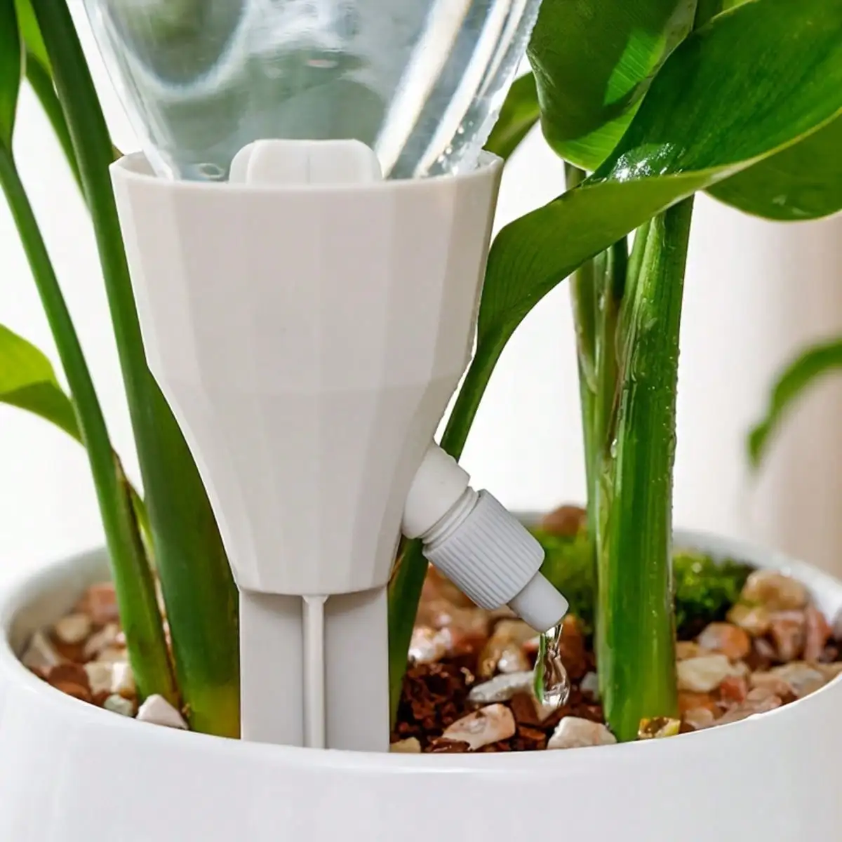 1pc  Automatic adjustable drip irrigation device, plant spray distributor, household marine planting and gardening supplies