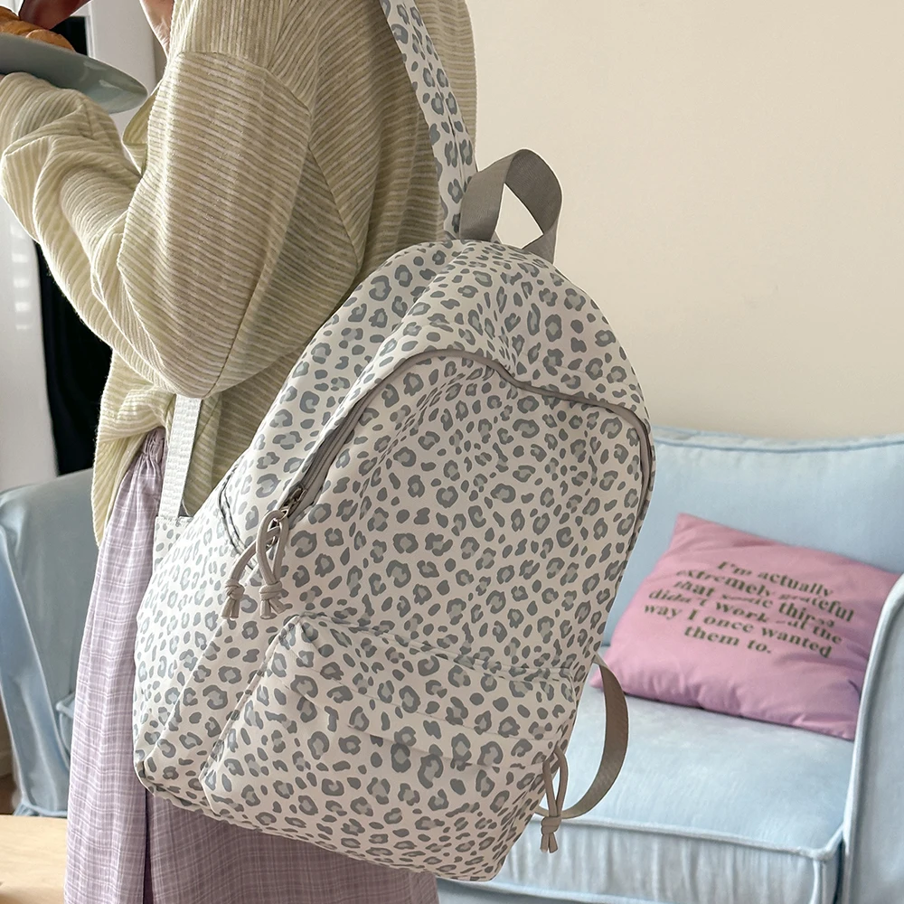 Leopard Print Backpack Casual Daypack Leopard Pattern Multi Pocket Soft Nylon Rucksack for Daily Stroll Weekend Outing Street Sh