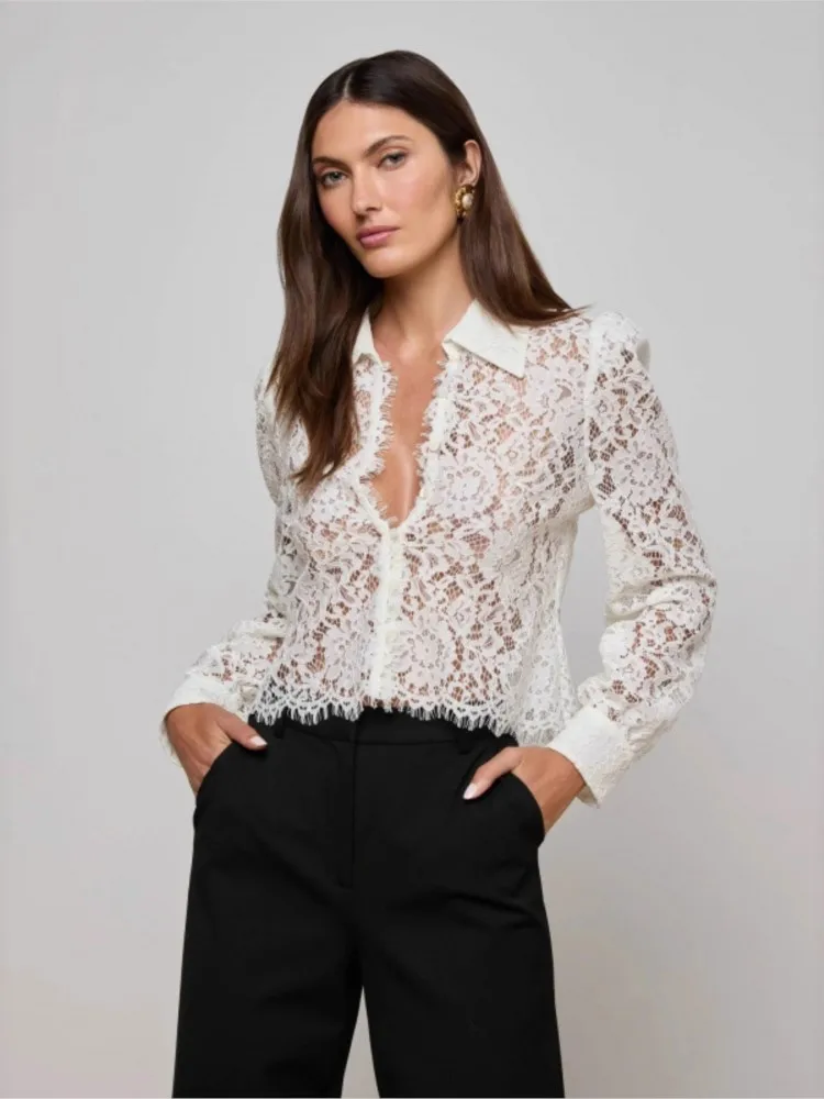 Sexy Perspektive Spitze Hemd Frau Mode Flip Kragen Lange Ärmel Eleganz Kurze Top Frühling Herbst Dame Ausländischen Stil Blusen