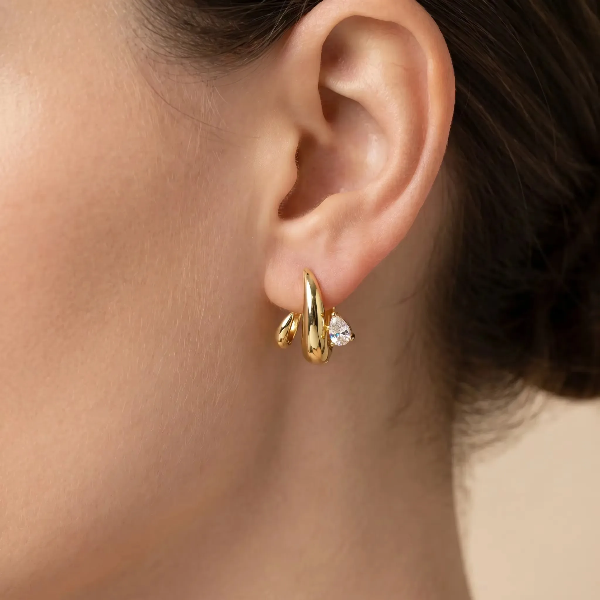 Moonmory Einzigartiges Design Luxusmarken Messing Huggie Creolen für Damen Minimalistisch 5A Birne Marquise Oval 18K Vergoldete Ohrringe – Detail 11